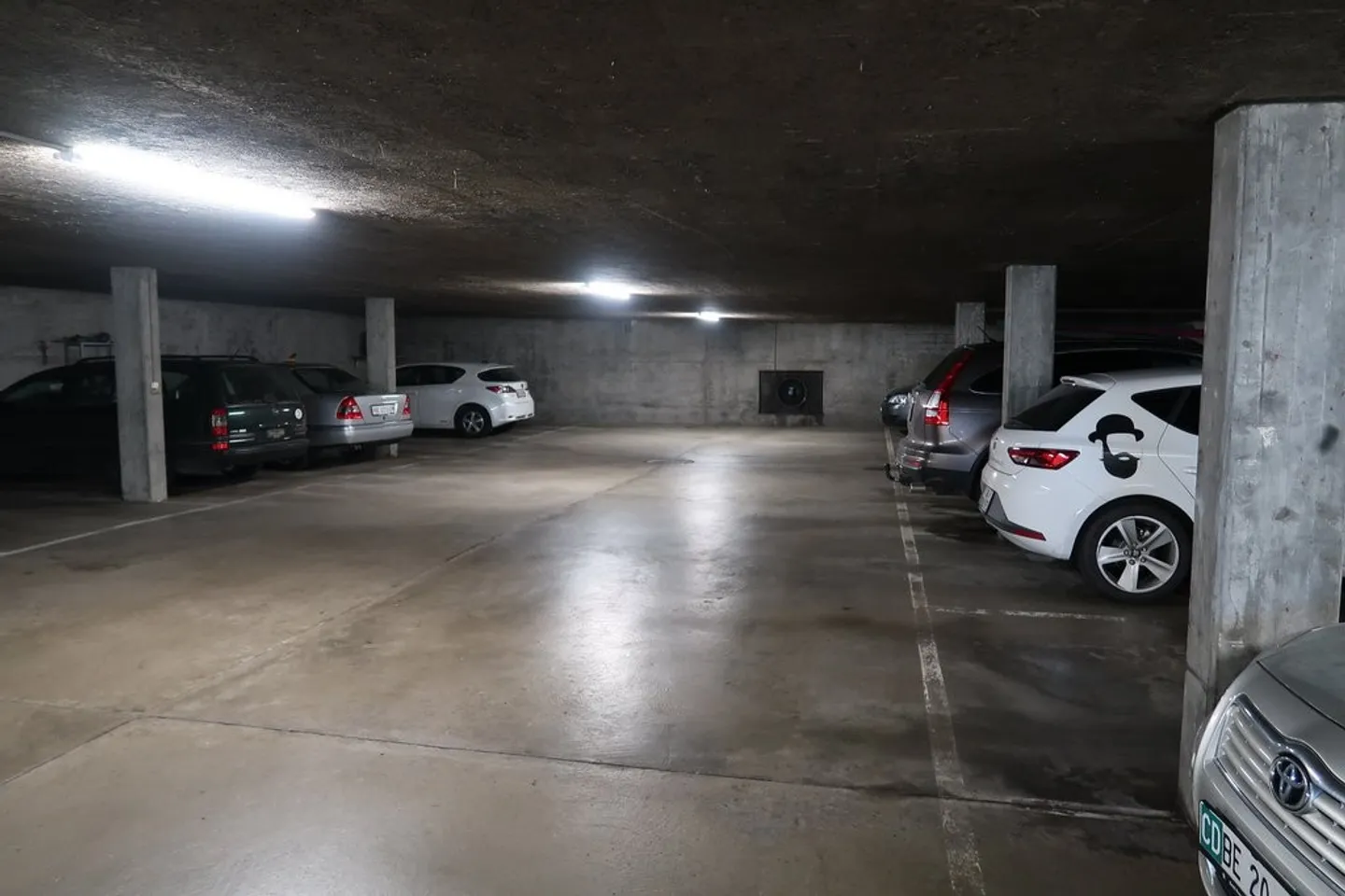 Place de parking extérieure à louer - Photo 2 sur 3