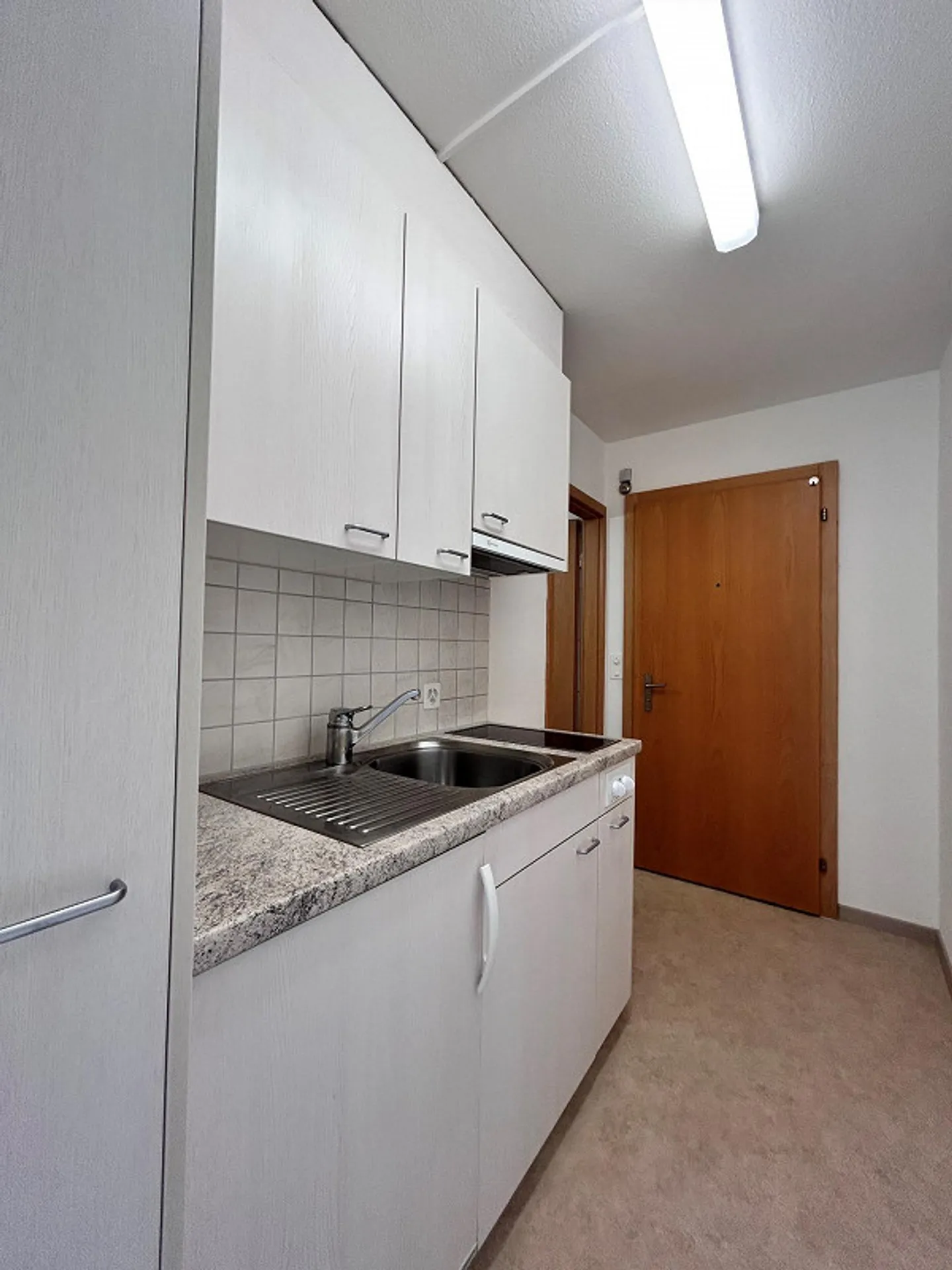 Appartamento 2 locali a buon prezzo in una posizione tranquilla - Foto 3 di 10