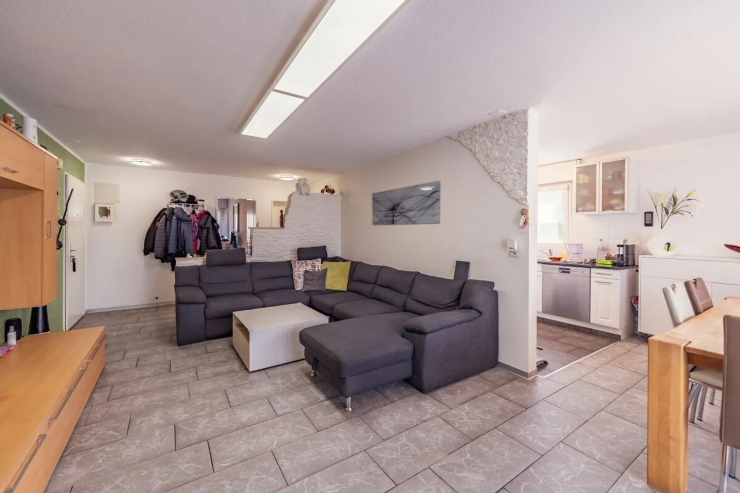 Gemütliche 3.5-Zimmer-Wohnung mit Weitsicht - Foto 2 von 16