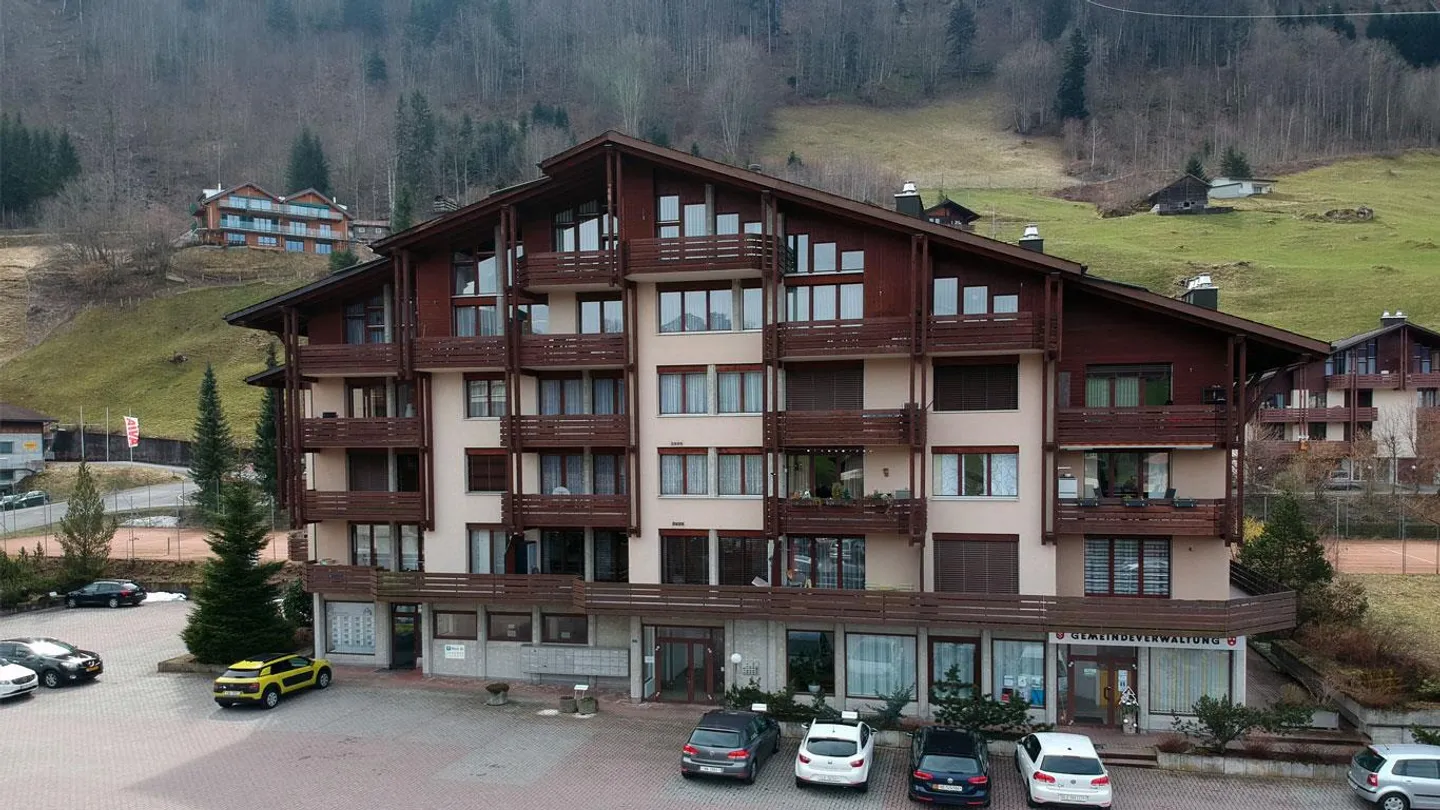 3.5-Room Maisonette Apartment in the Center with Indoor Pool and Sauna - Photo 1 of 8