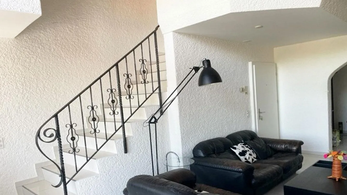 3.5-Room Maisonette Apartment in the Center with Indoor Pool and Sauna - Photo 4 of 8