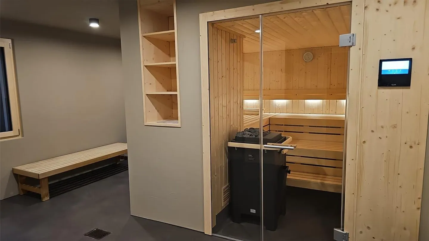 3.5-Room Maisonette Apartment in the Center with Indoor Pool and Sauna - Photo 8 of 8