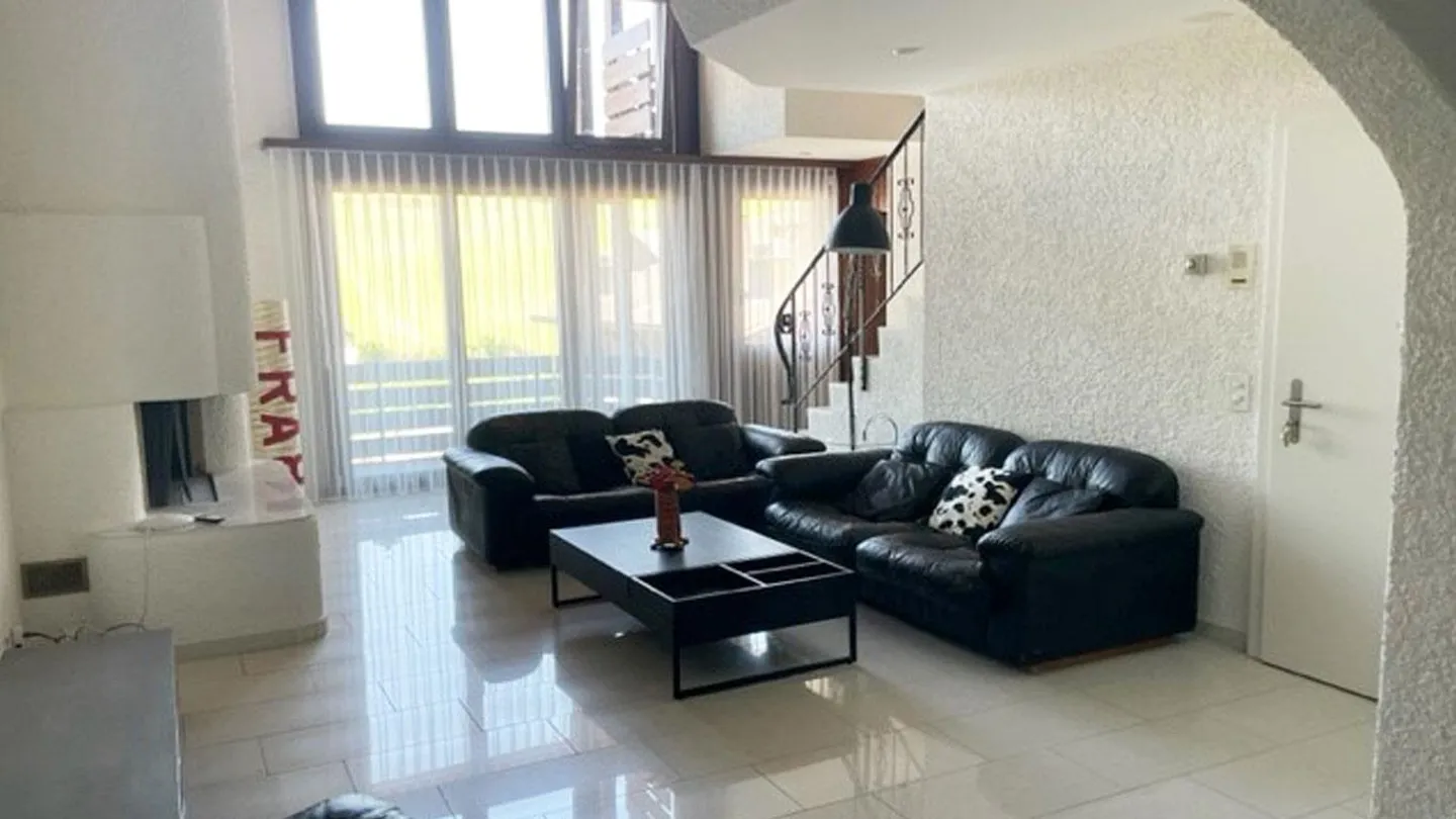 3.5-Room Maisonette Apartment in the Center with Indoor Pool and Sauna - Photo 2 of 8