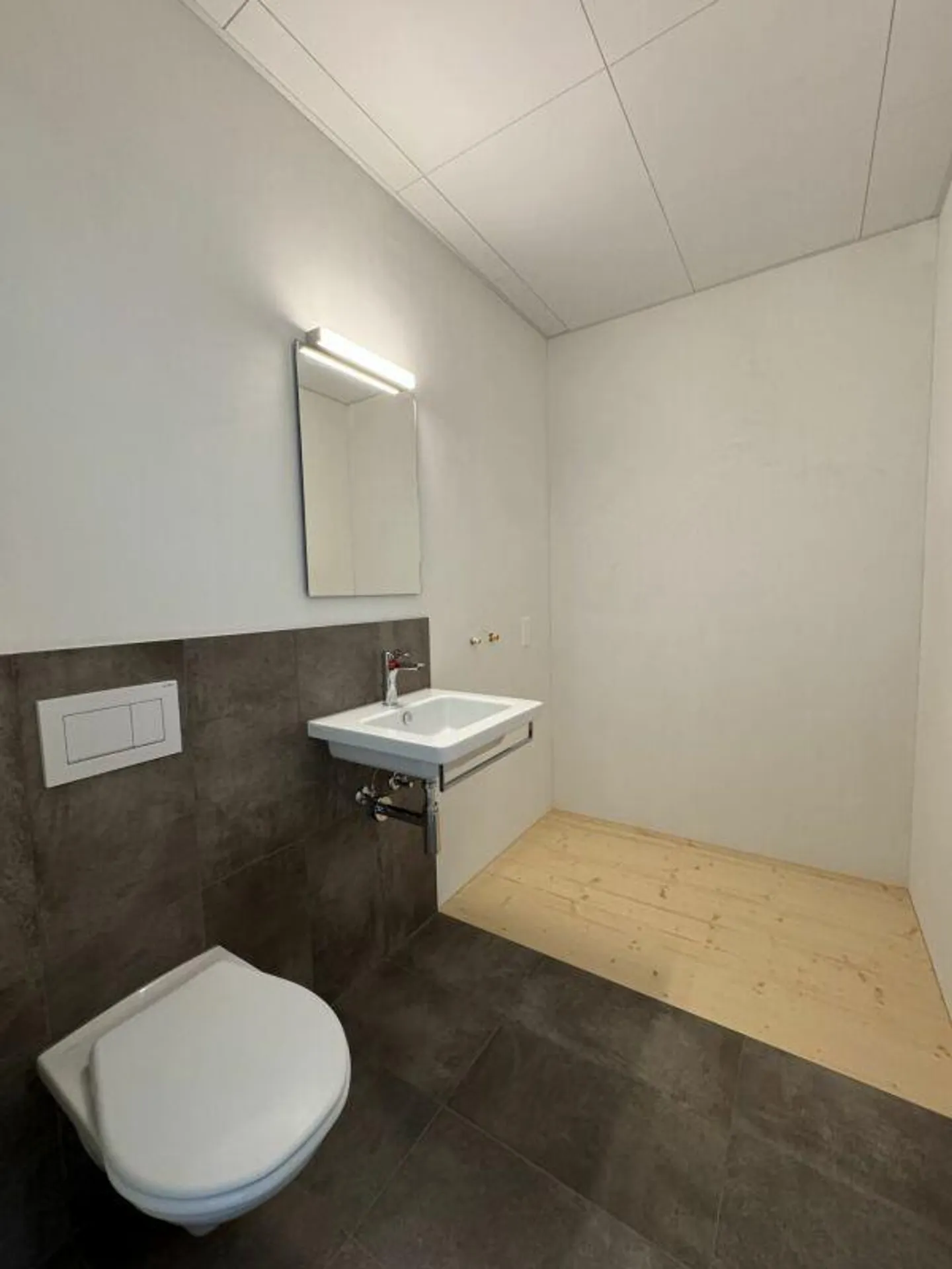 Espace commercial situé au centre - idéal pour vos idées! - Photo 4 sur 5