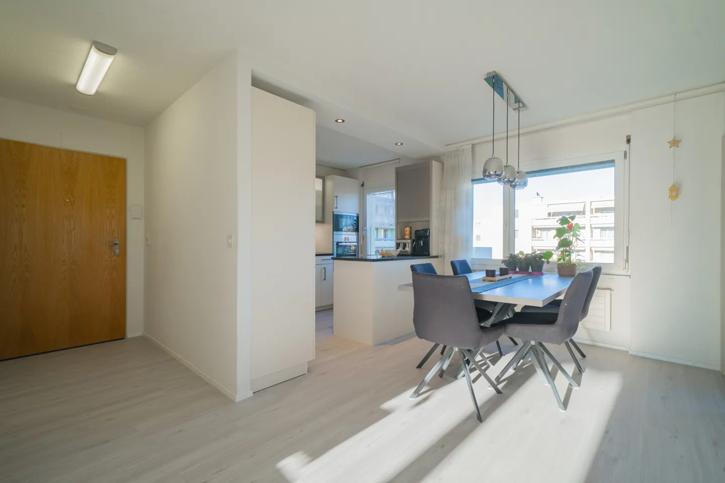 Appartamento luminoso in un tranquillo quartiere residenziale vicino a Solothurn - Foto 5 di 15