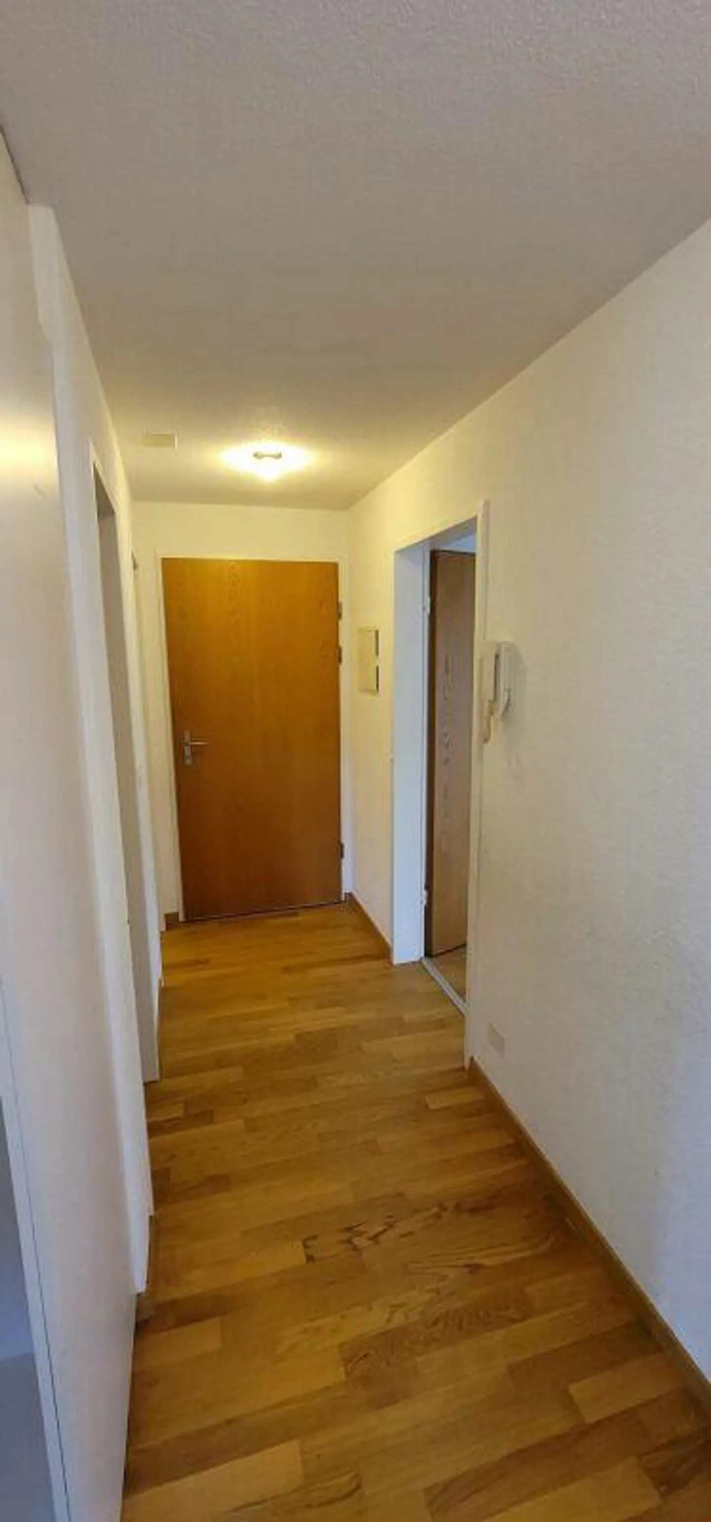 Spazioso e moderno con un grande balcone nel verde! - Foto 9 di 11