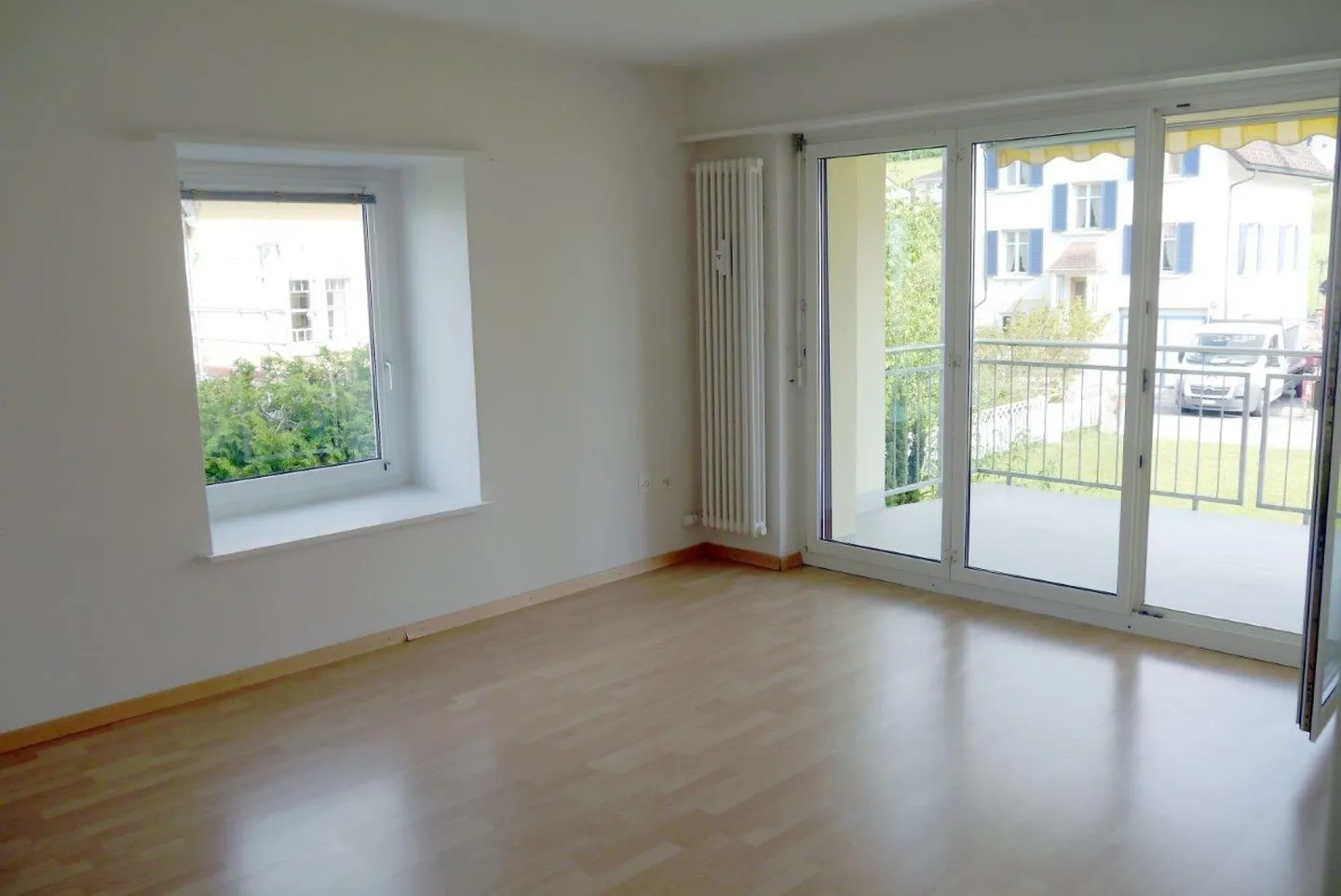 Garden apartment near the train station seeks new tenant - Photo 4 of 8