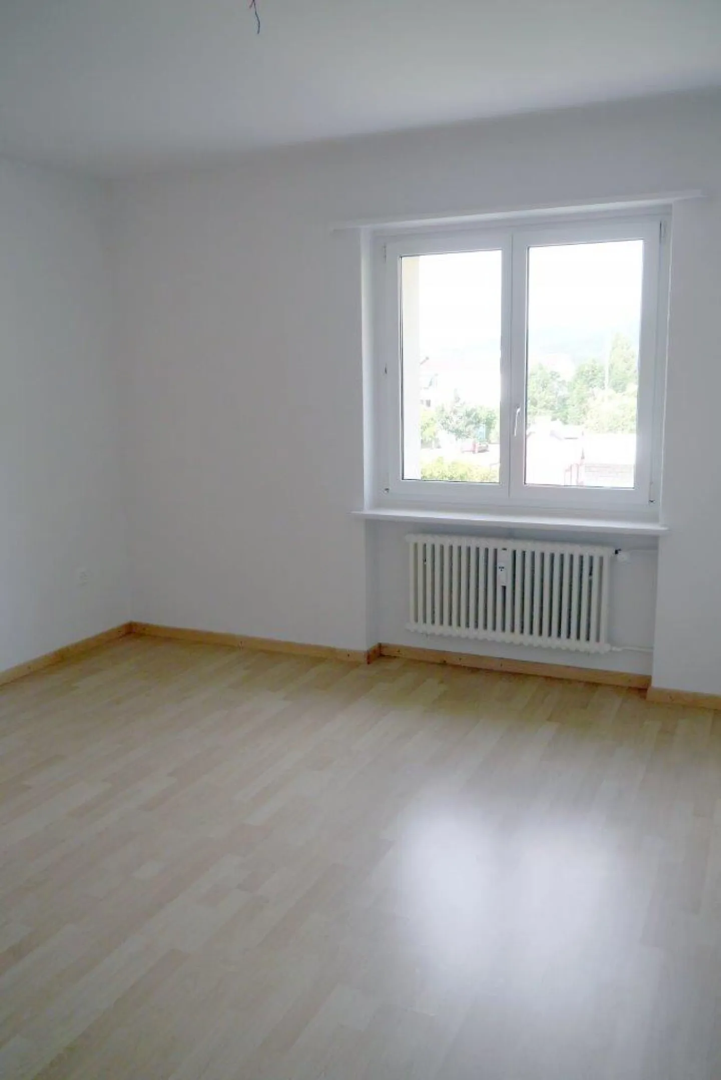 Garden apartment near the train station seeks new tenant - Photo 5 of 8