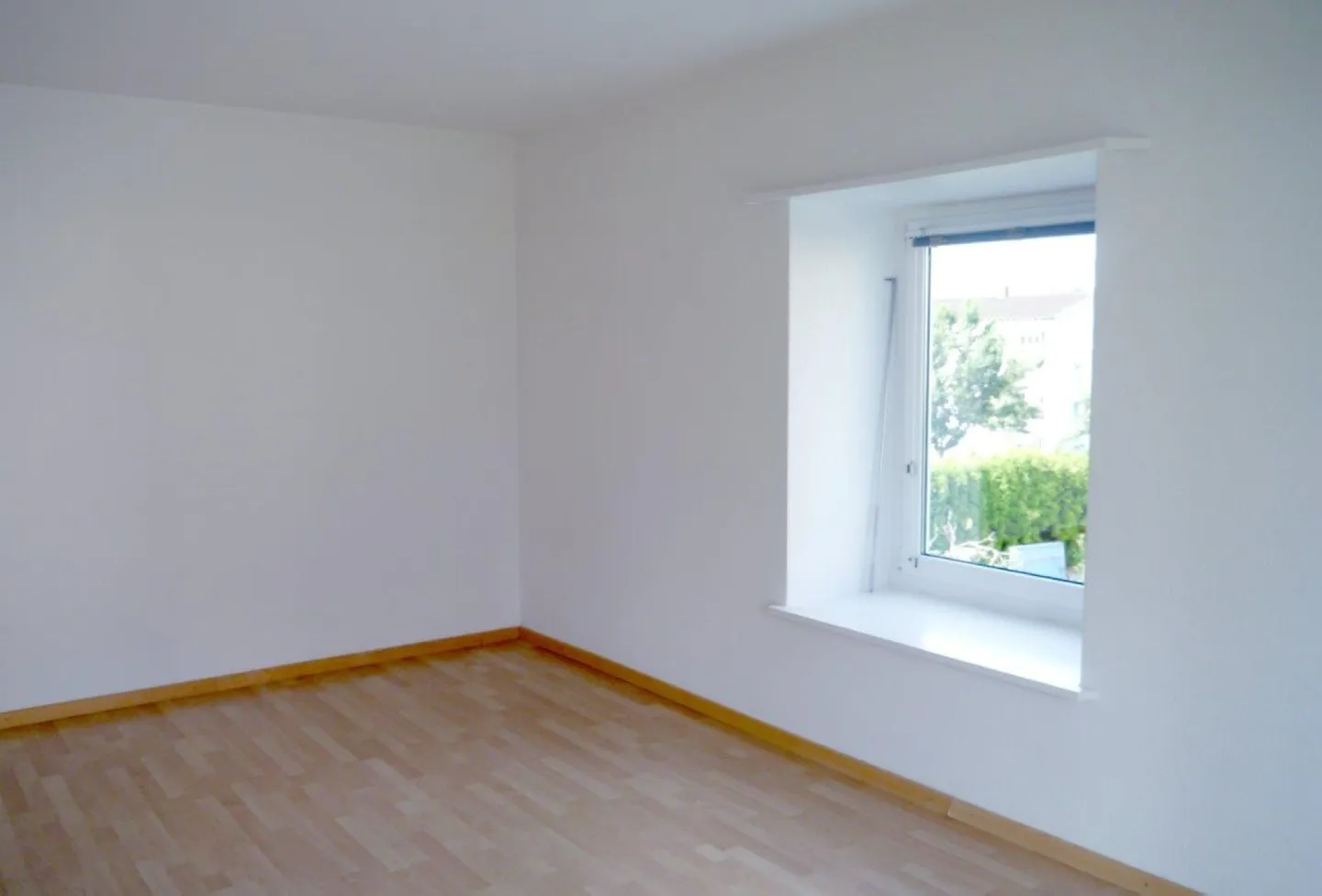 Garden apartment near the train station seeks new tenant - Photo 6 of 8