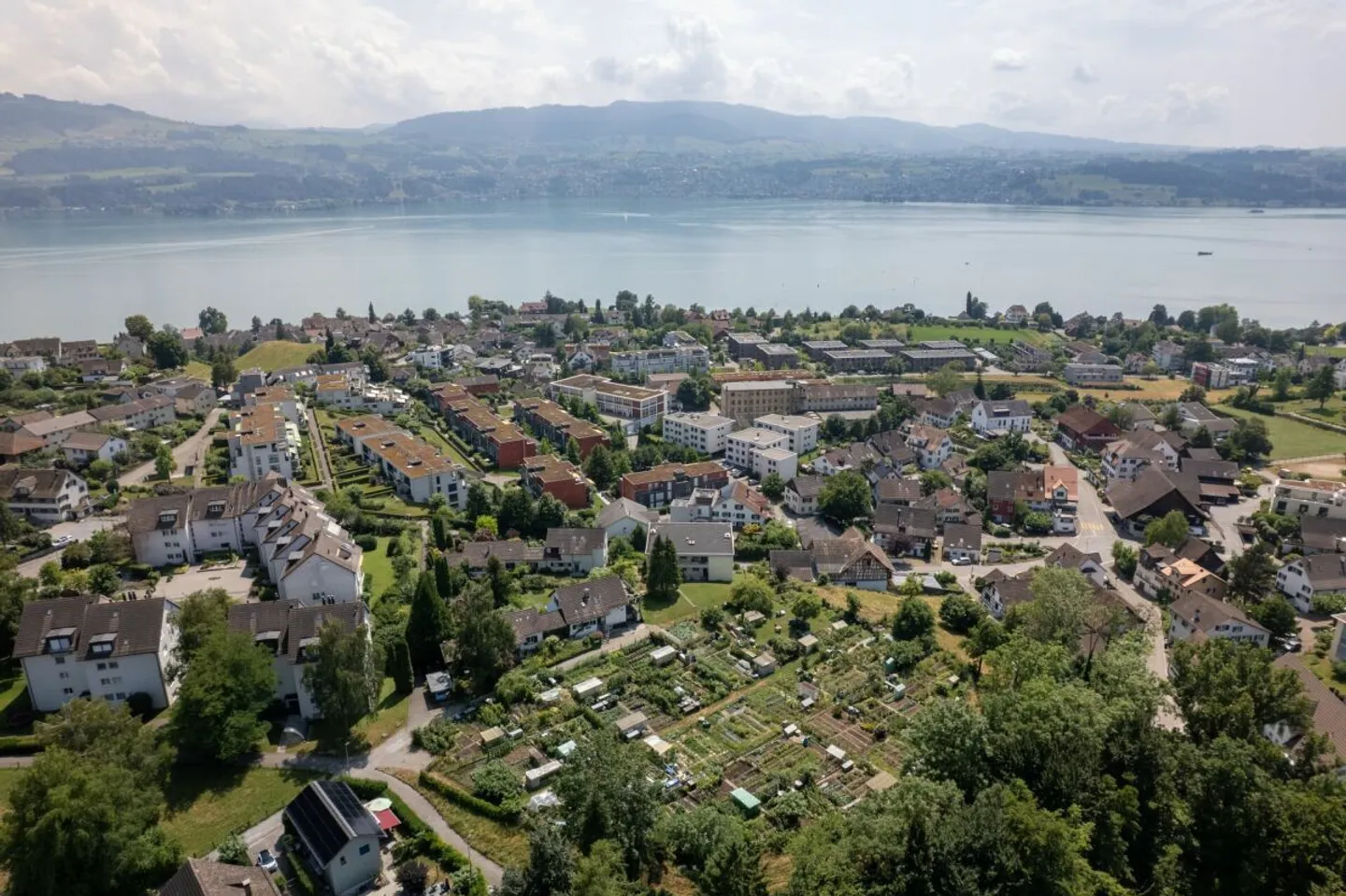 Modernisierte 4.5-Zimmer-Wohnung mit traumhaftem See- und Bergblick - Foto 18 von 18