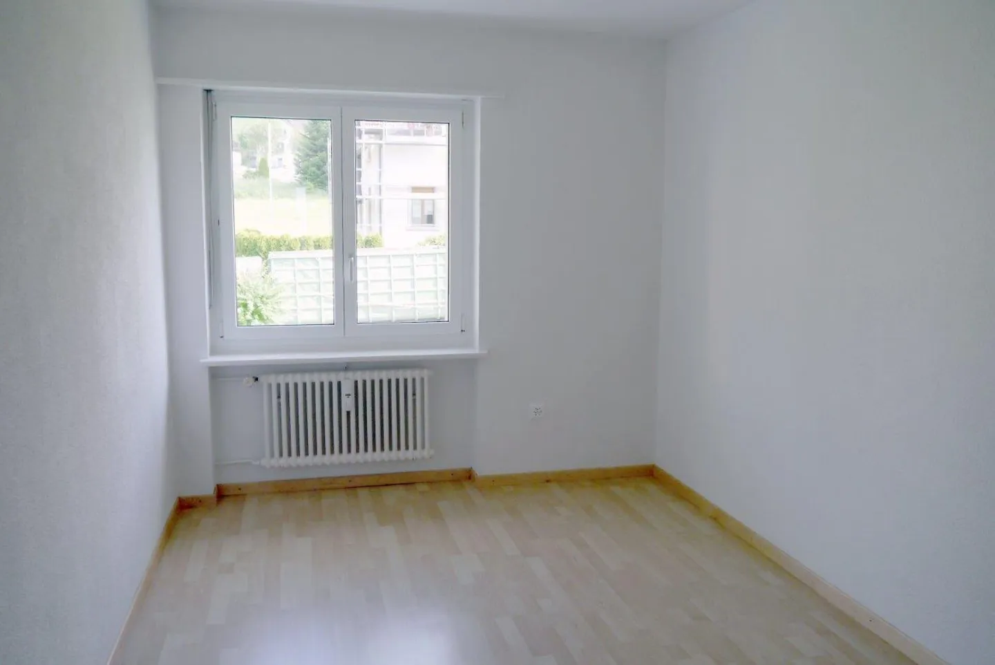 Garden apartment near the train station seeks new tenant - Photo 8 of 8