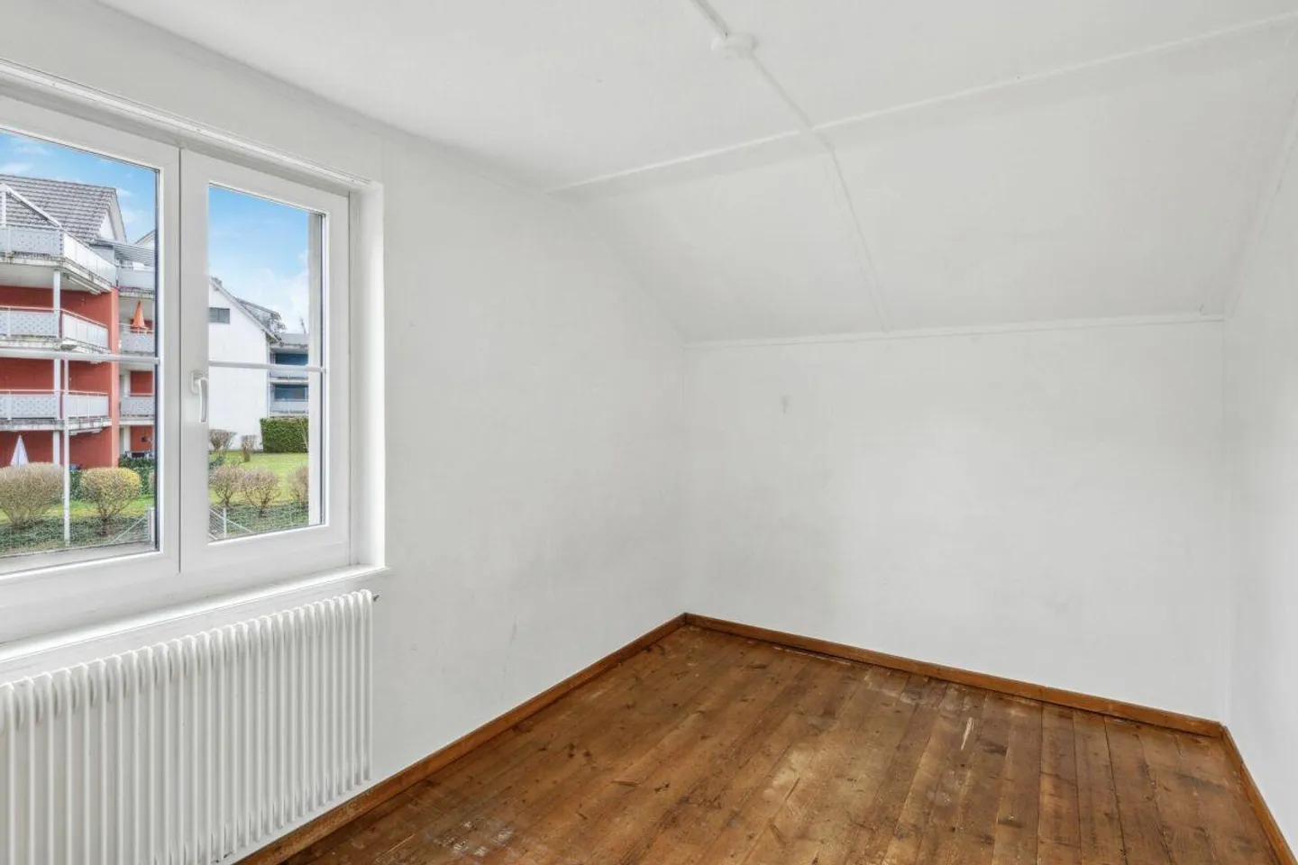 Einfamilienhaus mit 624 m2 grossem Grundstück - Foto 8 von 14