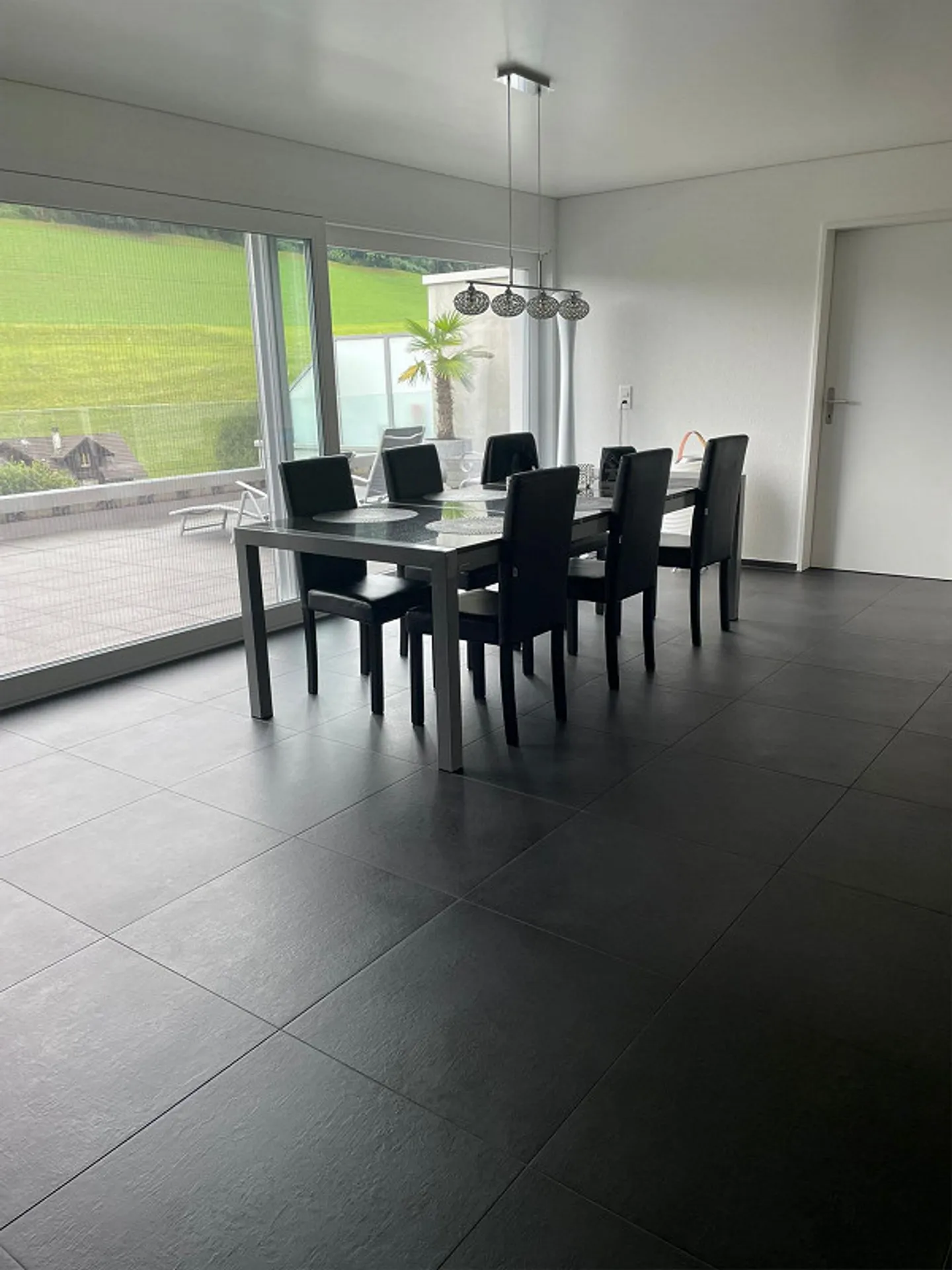 5.5-Room Apartment - Modern, Spacious and Bright - Photo 3 of 13