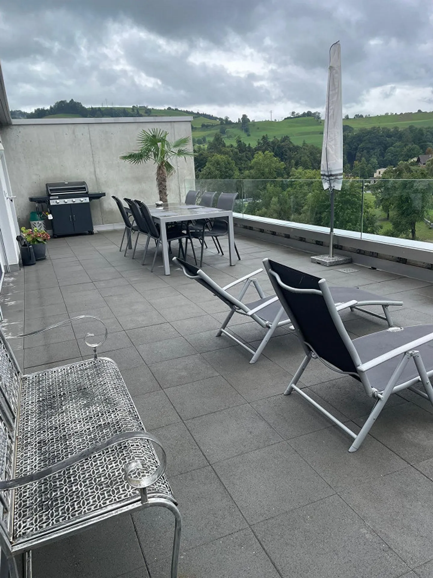 5.5-Room Apartment - Modern, Spacious and Bright - Photo 4 of 13