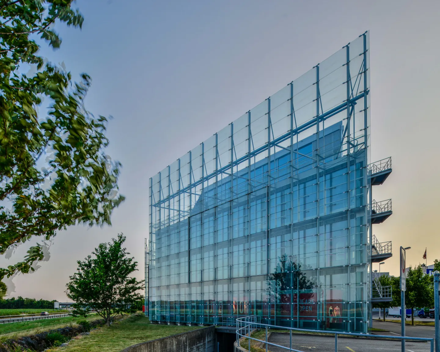Edificio ad uso misto in affitto - Foto 2 di 10