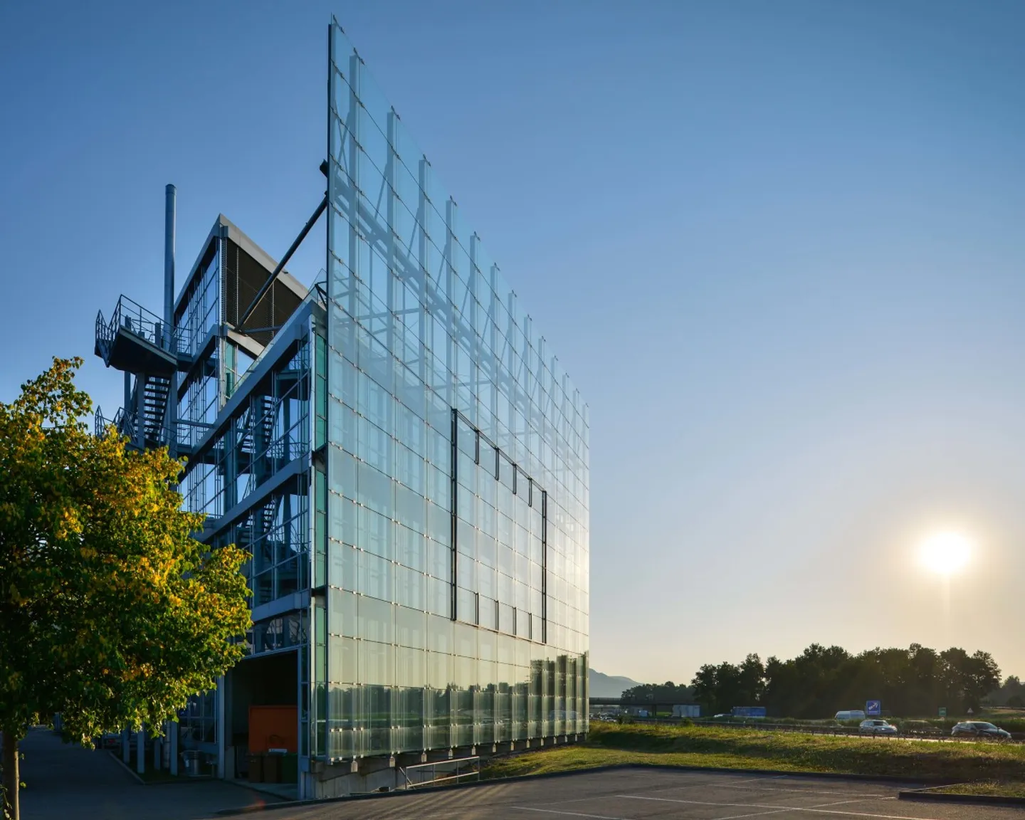 Edificio ad uso misto in affitto - Foto 3 di 10