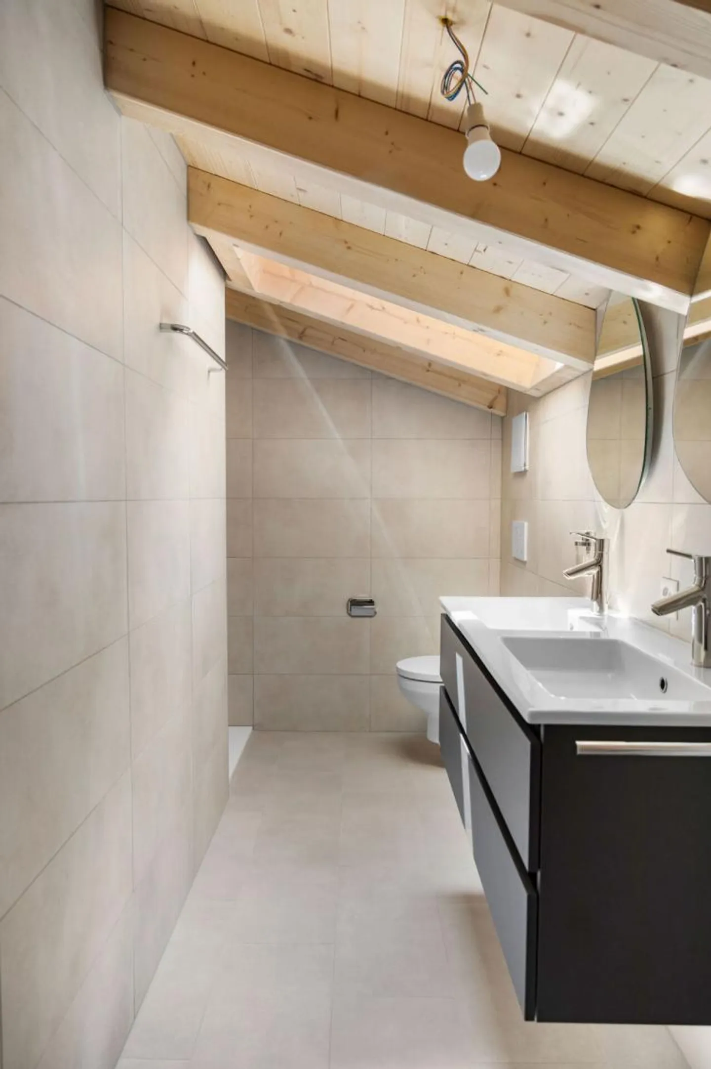 3.5-room duplex penthouse in a NEW building! - Photo 10 of 13