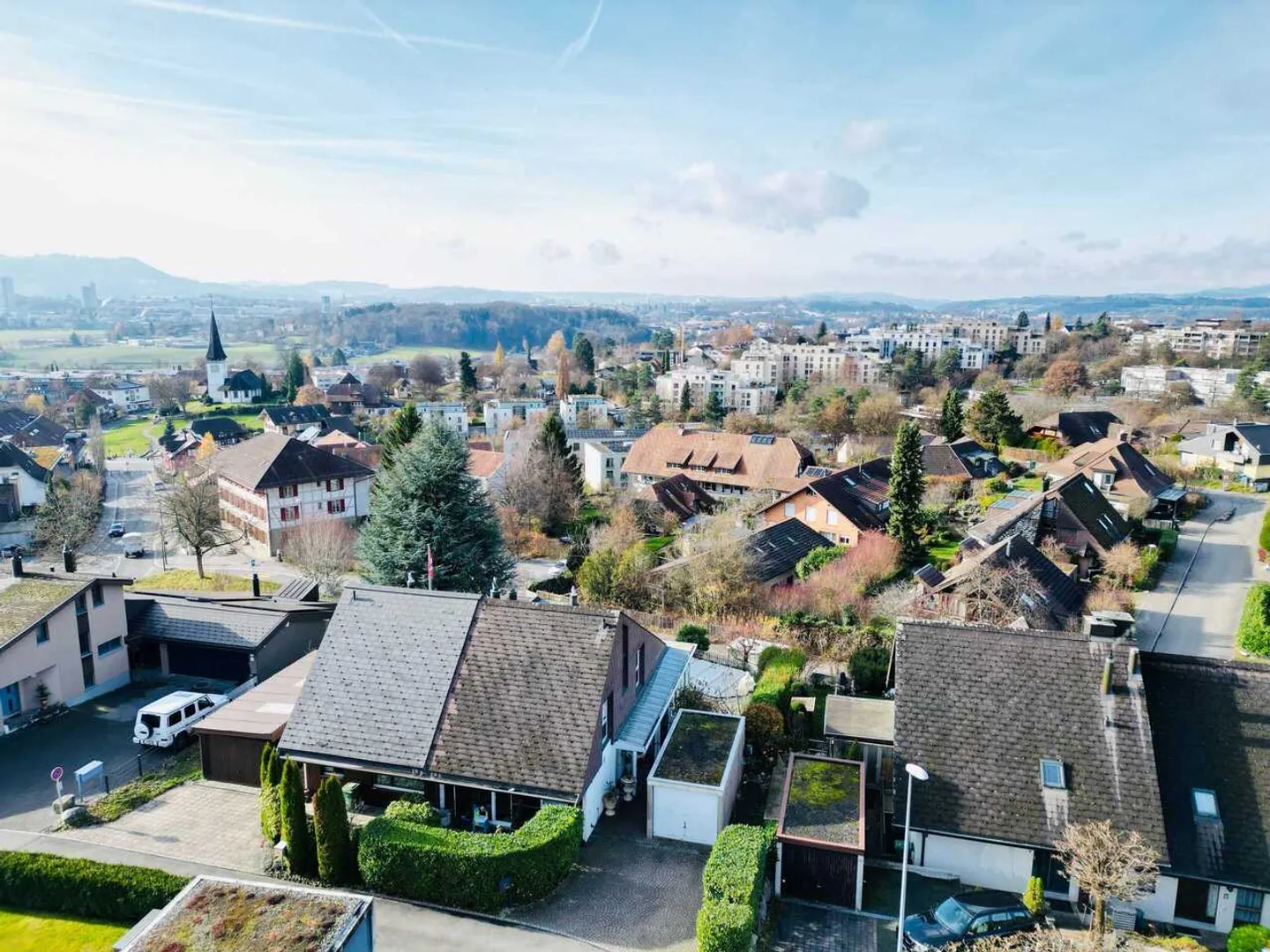 5.5-Room Semi-Detached House with Pool and Scenic Views in 3065 Bolligen - Photo 1 of 4