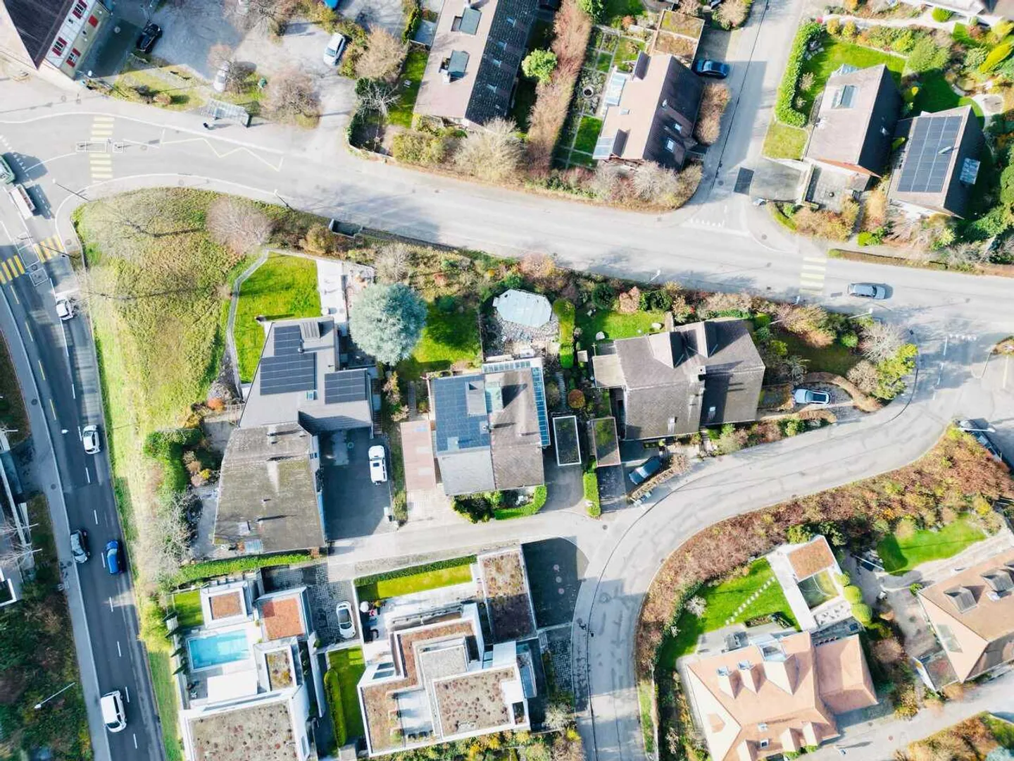 5.5-Room Semi-Detached House with Pool and Scenic Views in 3065 Bolligen - Photo 2 of 4