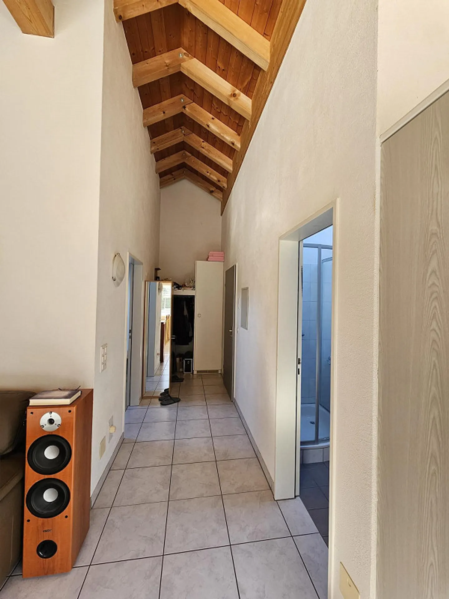 Beautiful 2.5 room apartment available from 01.07.2026 - Photo 4 of 6