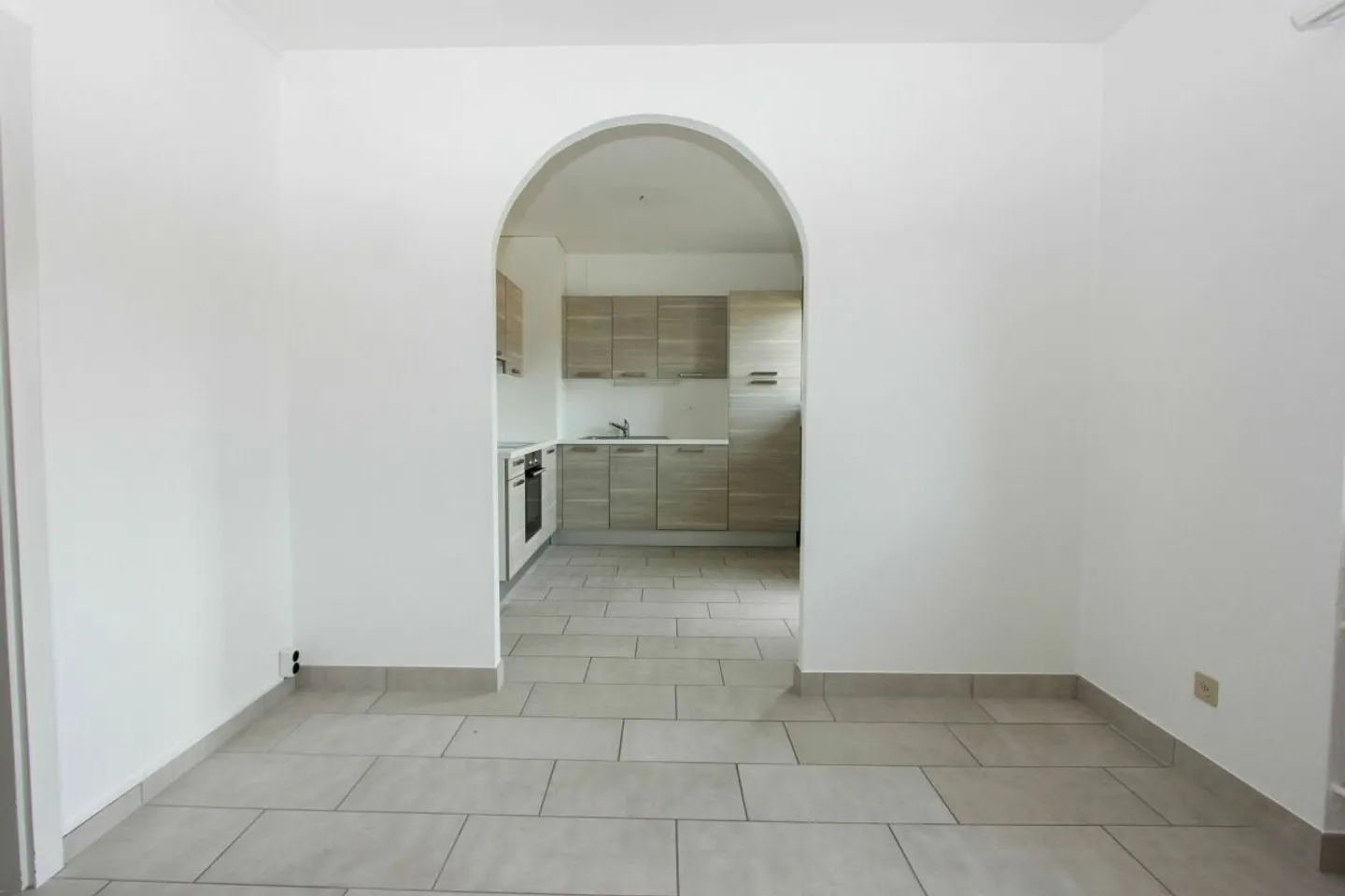 Brightly renovated 3.5-room investment apartment - Photo 1 of 14