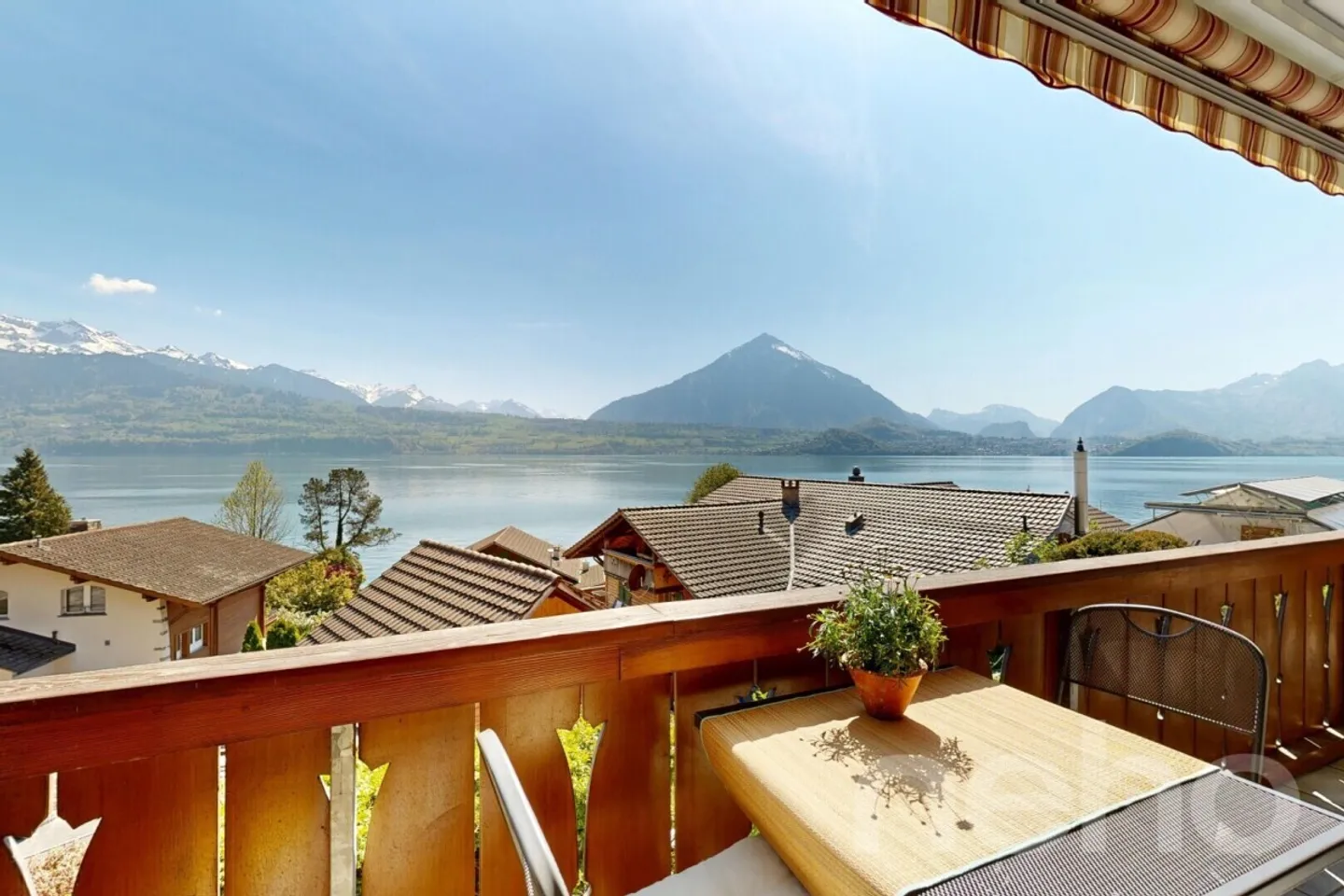 Lake View, Peace and Sun: Your 2.5-Room Apartment in Merligen - Photo 1 of 11