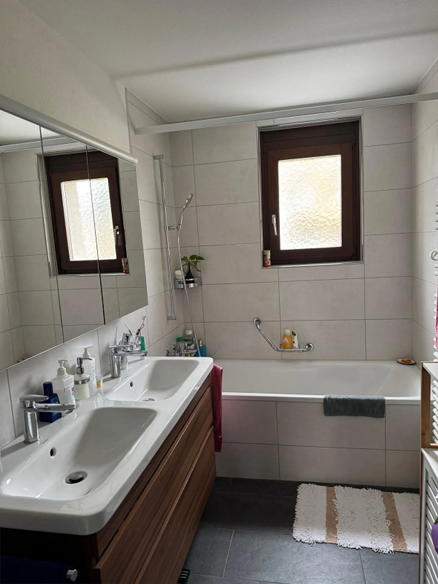 Spacious apartment for rent - Photo 2 of 7