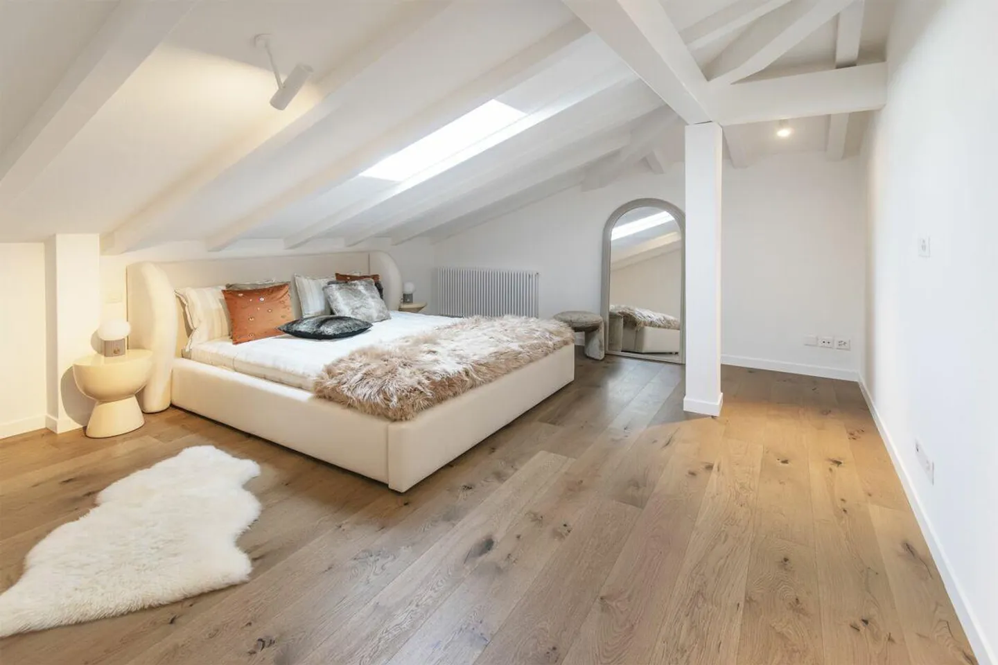 Elegant, light-flooded maisonette with fireplace in Ascona - Photo 5 of 14