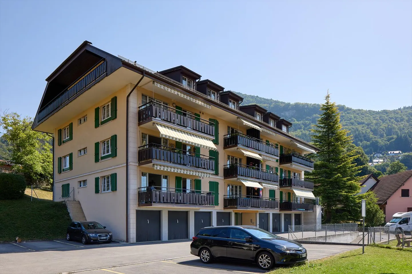 Apartment - Photo 4 of 4