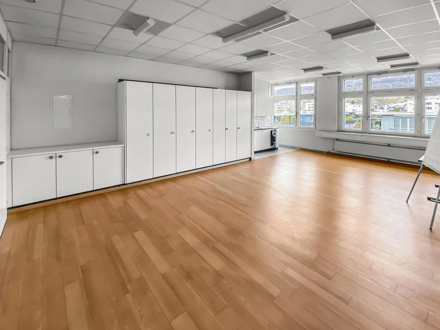 Bureau de 55m2 avec cuisine et douche - près du Tägipark Wettingen - Photo 1 sur 5