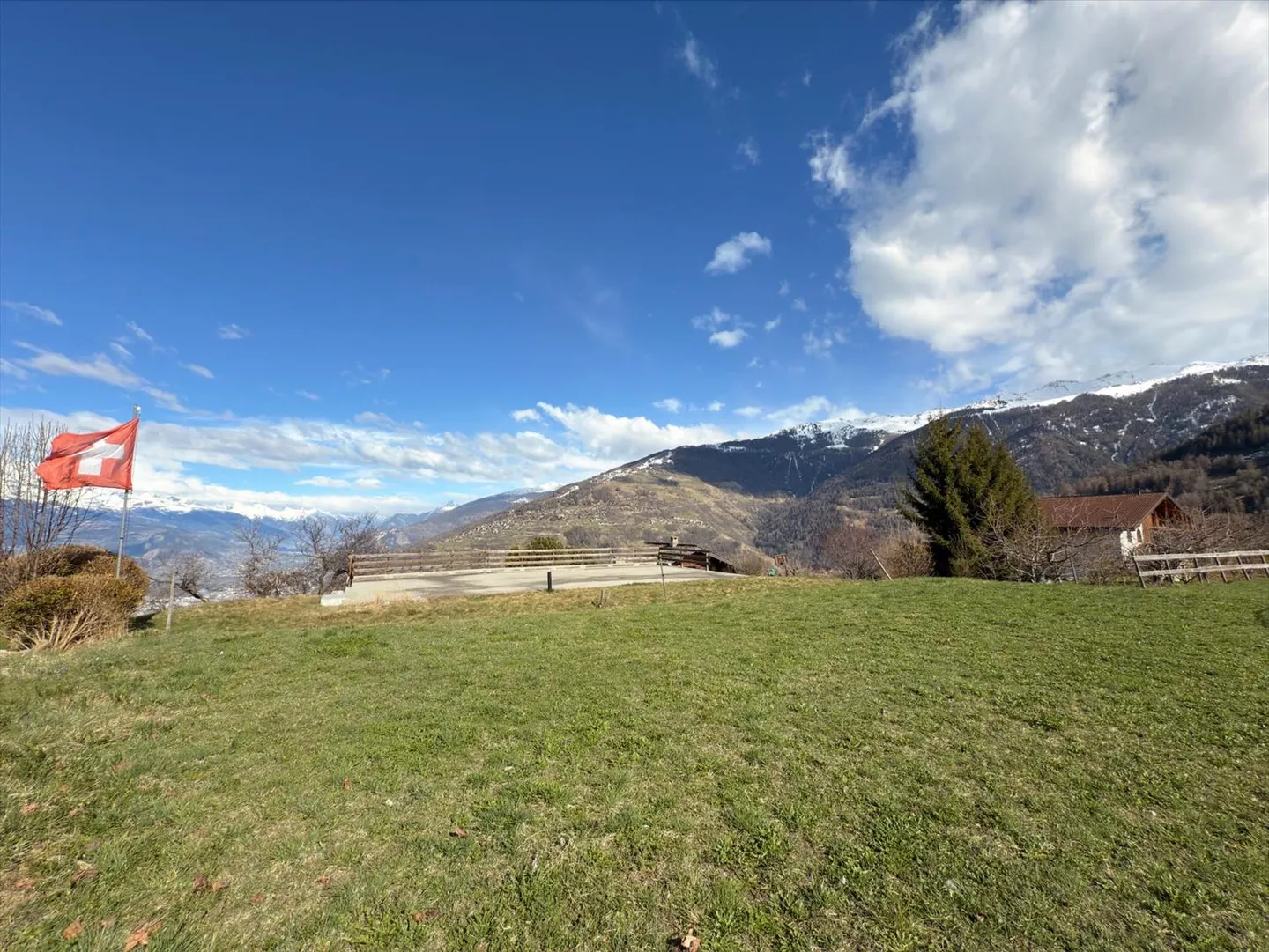 Wunderschönes Baugrundstück 4 Minuten von der Station entfernt - Foto 1 von 7