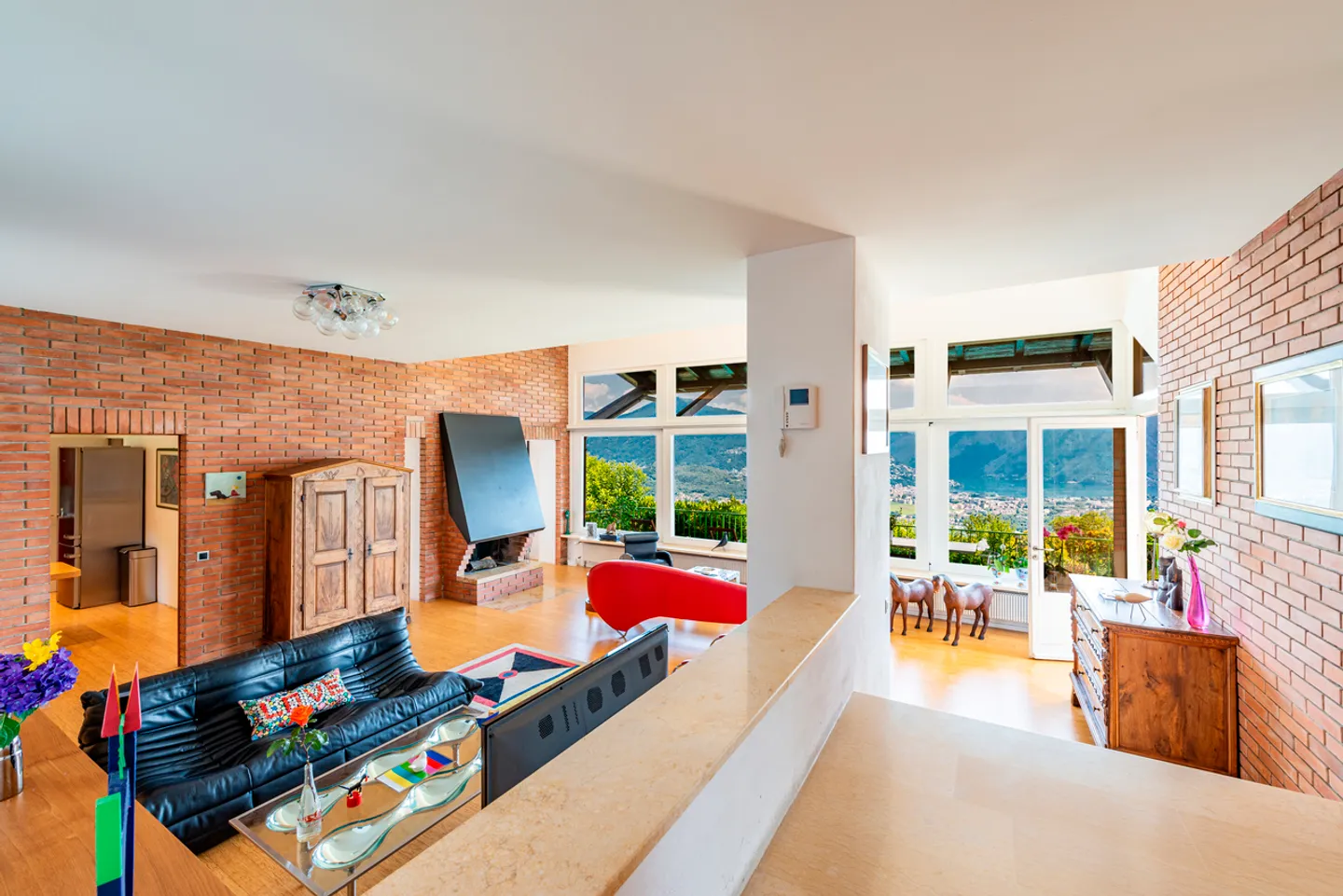 Villa architecturale avec vue sur le lac - Photo 10 sur 30