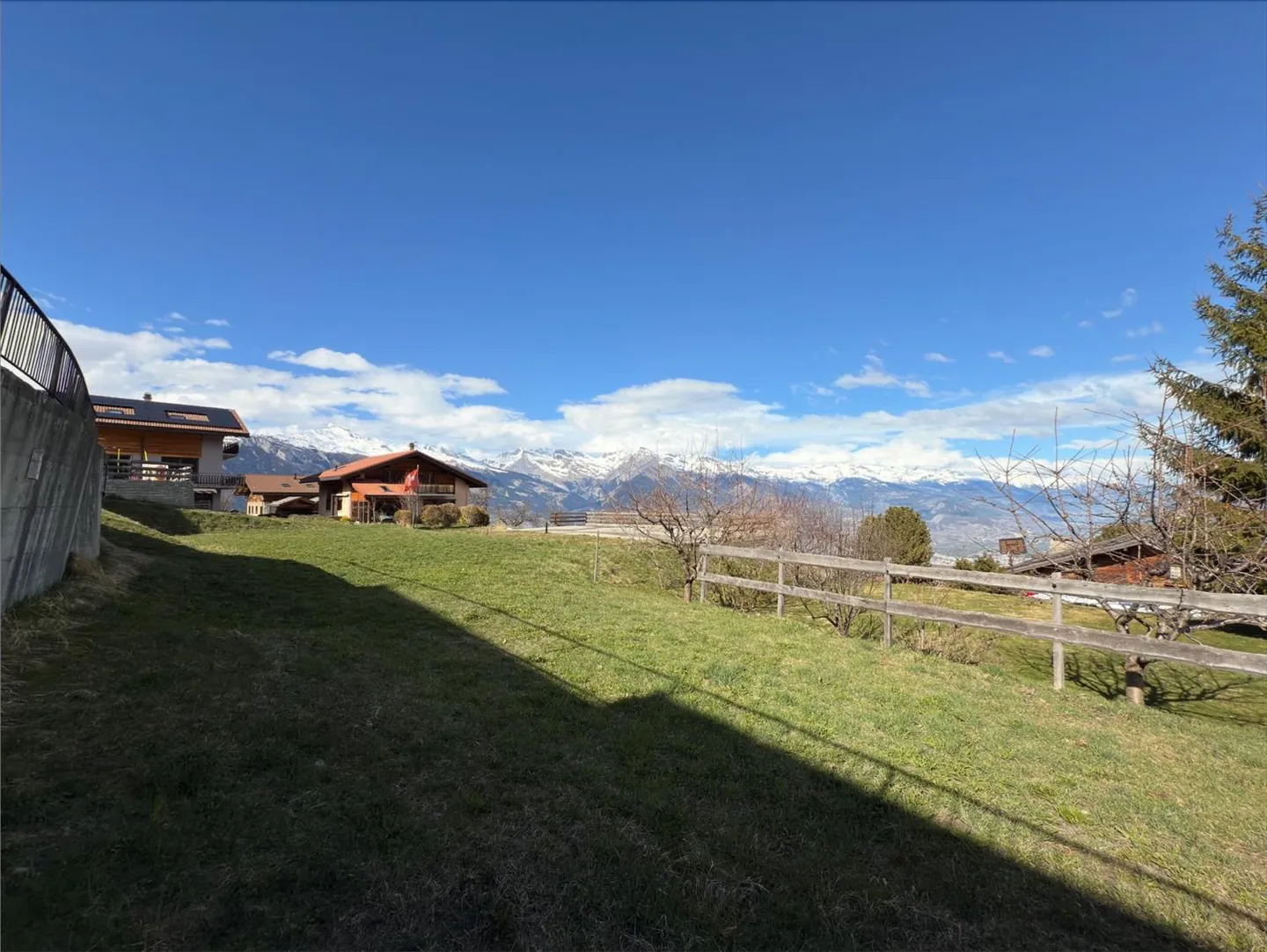 Wunderschönes Baugrundstück 4 Minuten von der Station entfernt - Foto 2 von 7