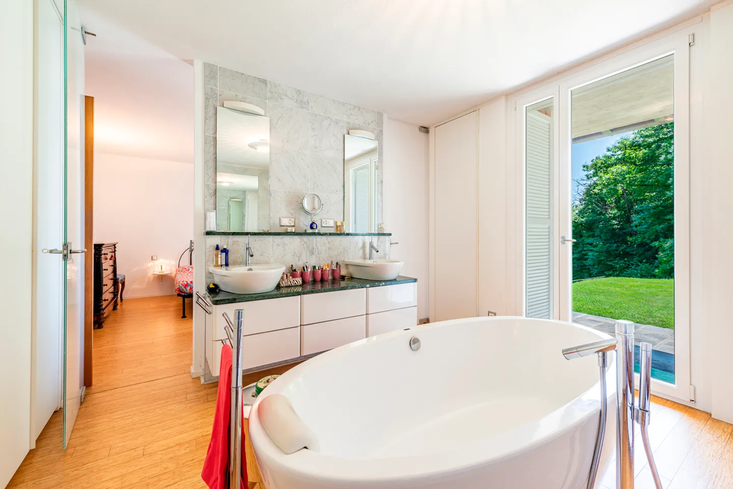 Villa architecturale avec vue sur le lac - Photo 15 sur 30