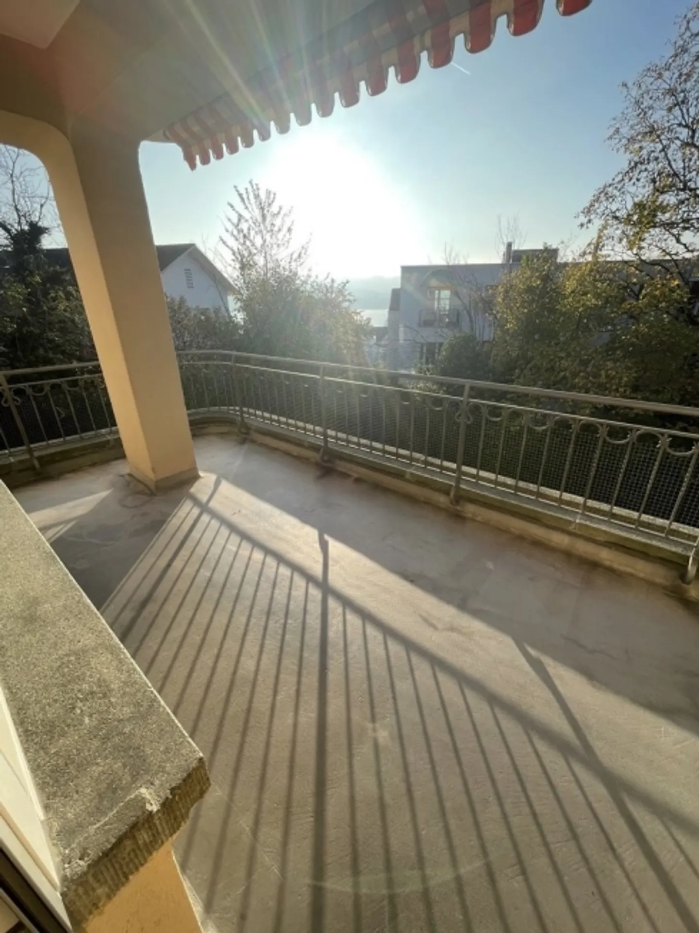 Ampio appartamento di 4,5 stanze in affitto - Foto 7 di 8