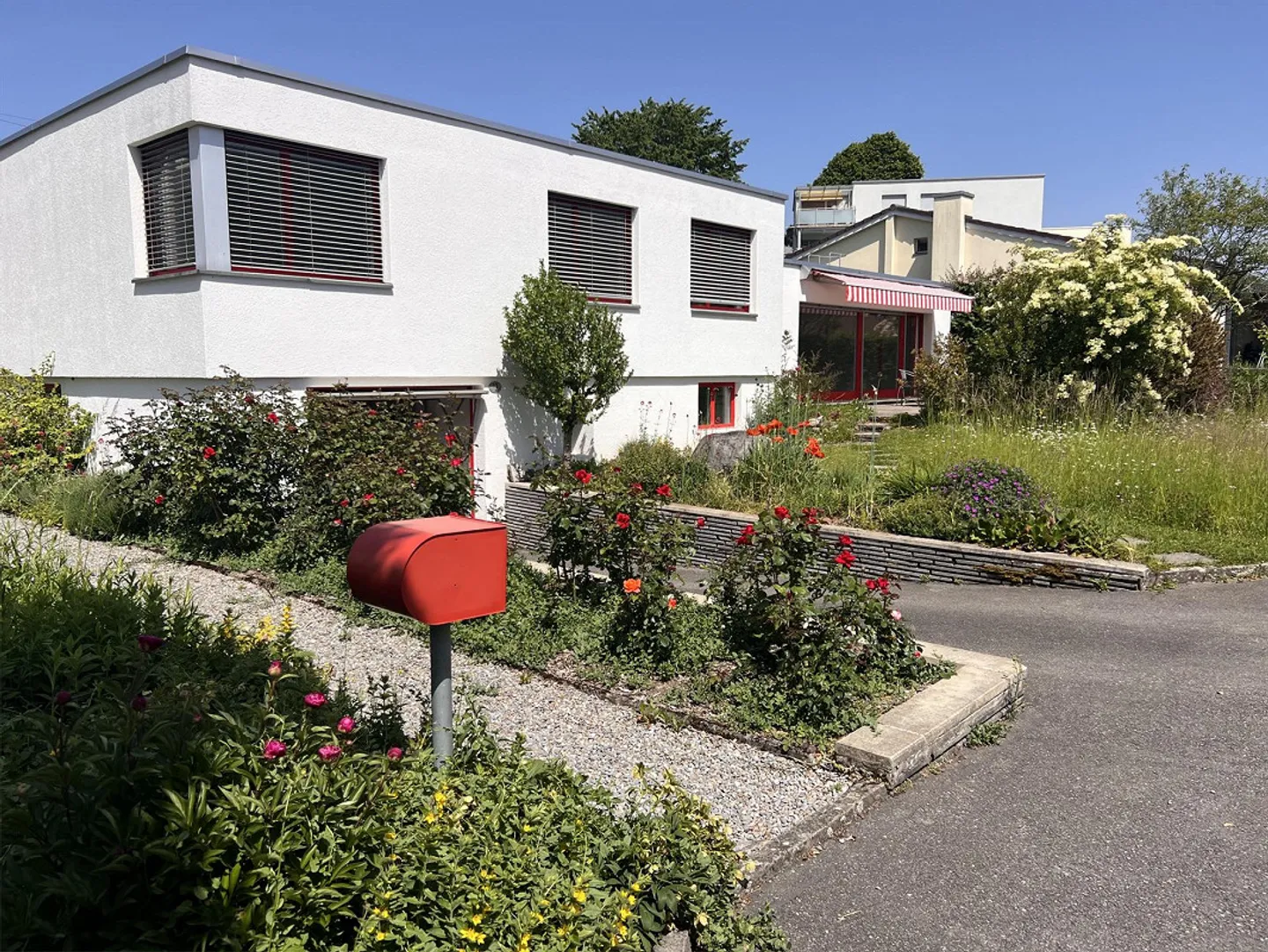 Stilvolles freistehendes Haus in Hochdorf - Foto 1 von 26