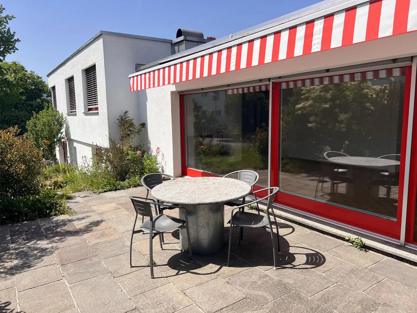 Stilvolles freistehendes Haus in Hochdorf - Foto 2 von 26
