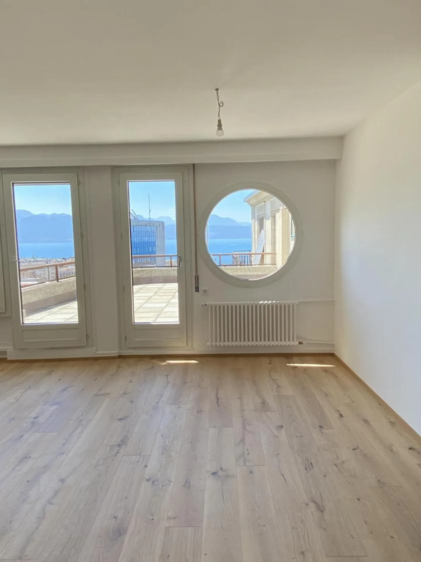 Appartement rénové avec terrasse - Photo 7 sur 13