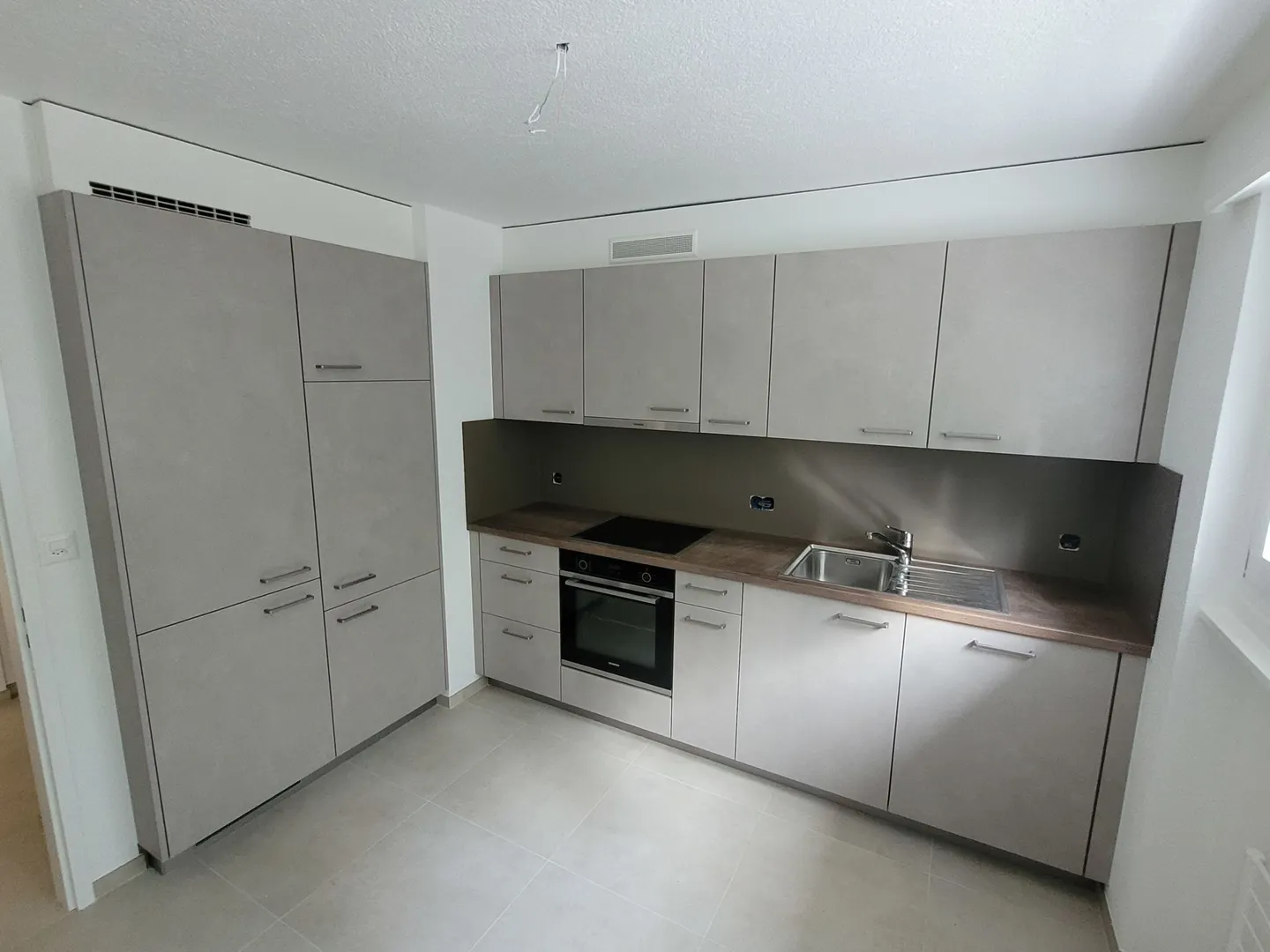 Appartement rénové de 3 pièces avec balcon - Photo 1 sur 11