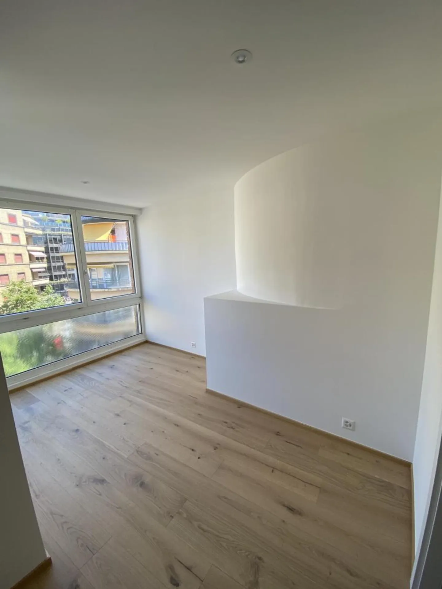Appartement rénové avec terrasse - Photo 9 sur 13