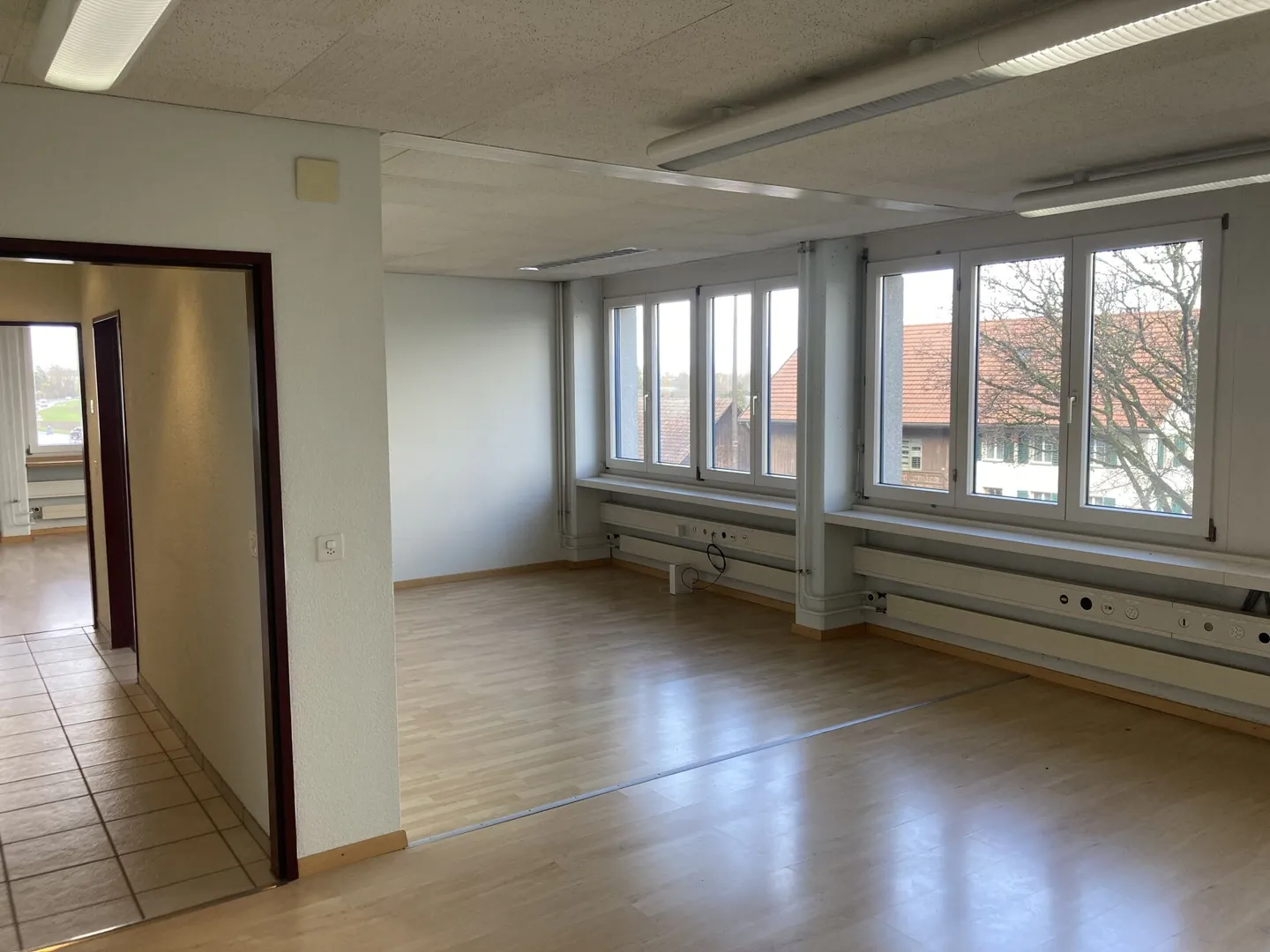 Spazio ufficio attraente al 1° piano - Foto 1 di 9