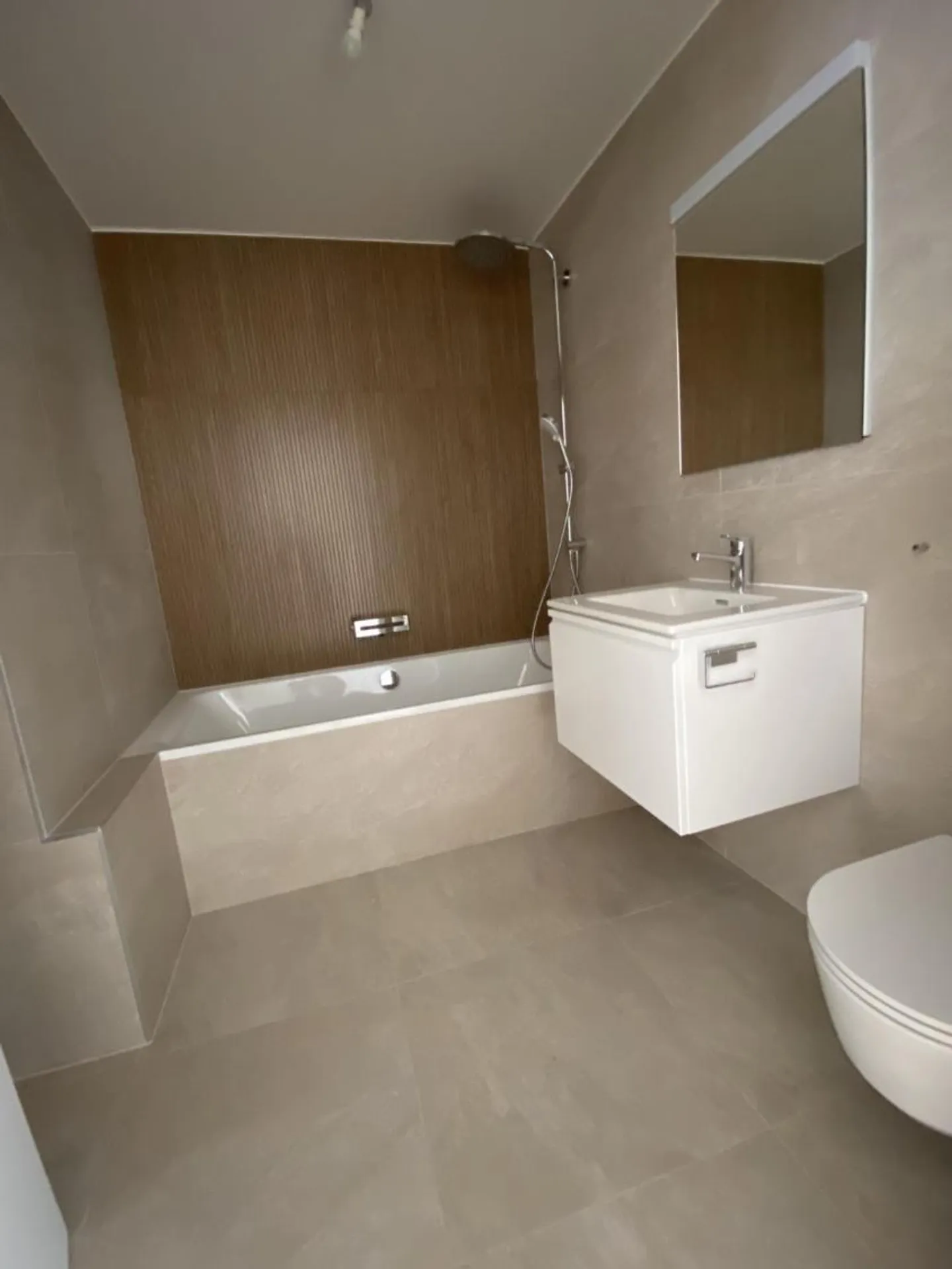 Appartement rénové avec terrasse - Photo 12 sur 13