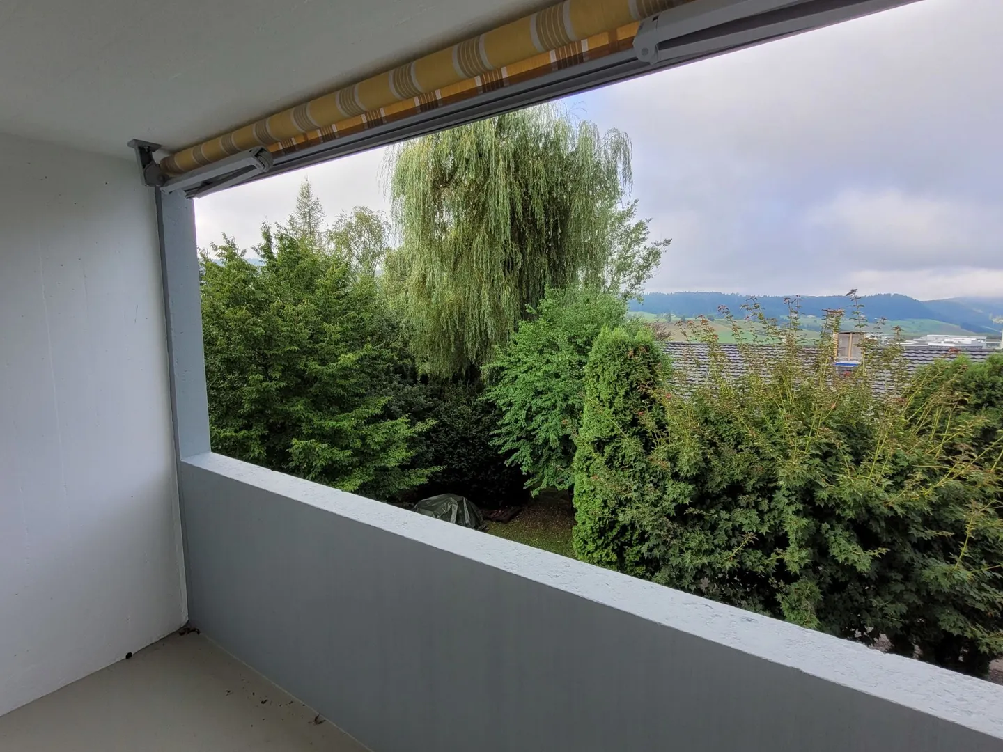 Appartement rénové de 3 pièces avec balcon - Photo 8 sur 11