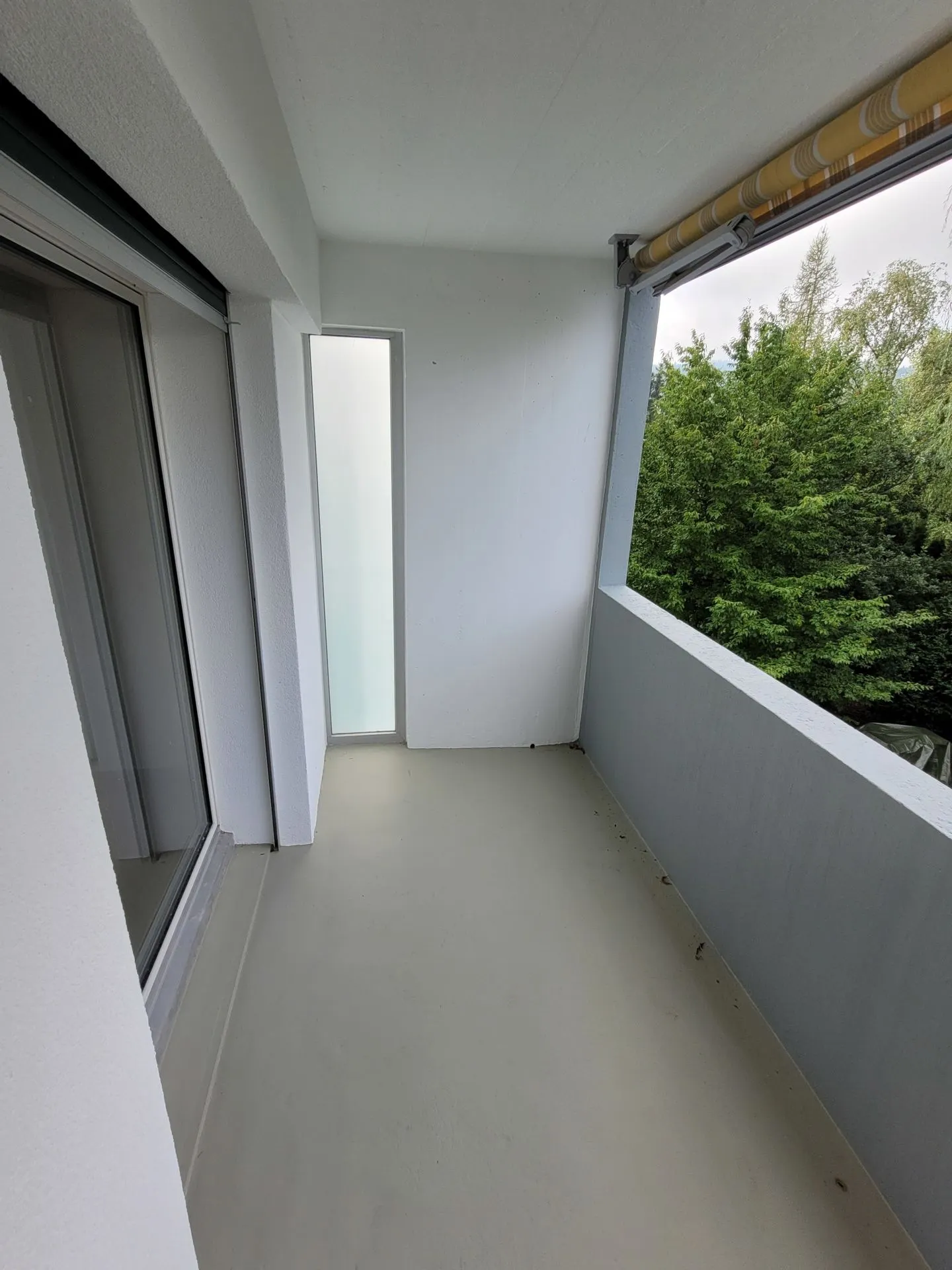 Appartement rénové de 3 pièces avec balcon - Photo 9 sur 11