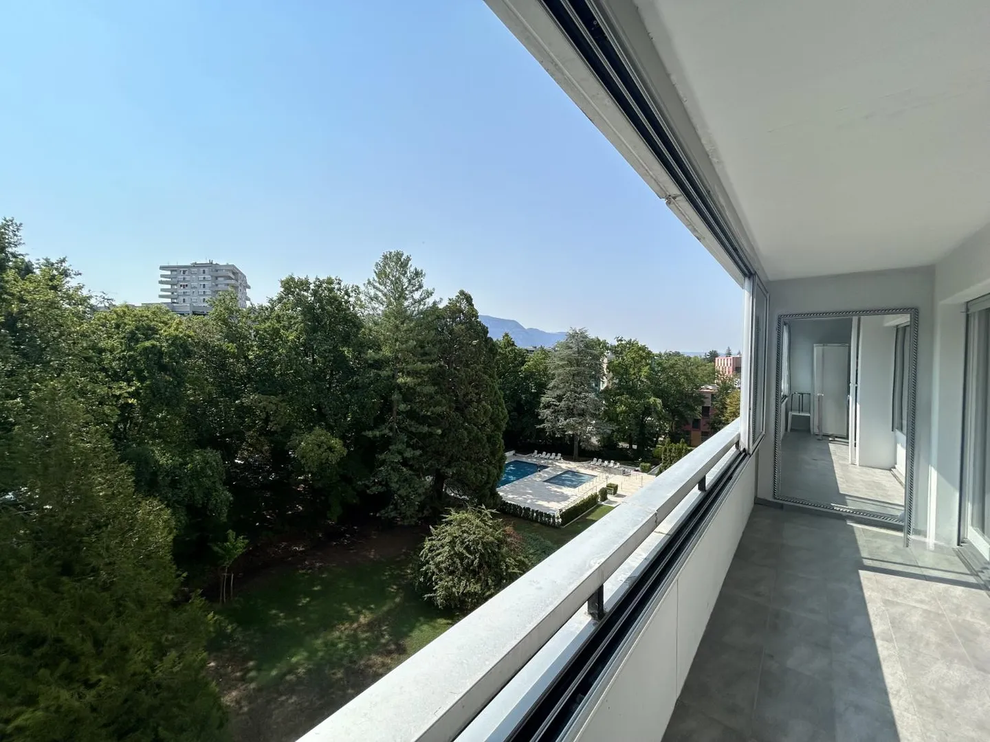 Grand studio (2 pièces) meublé avec loggia et accès à un parc magnifié - Photo 1 sur 7
