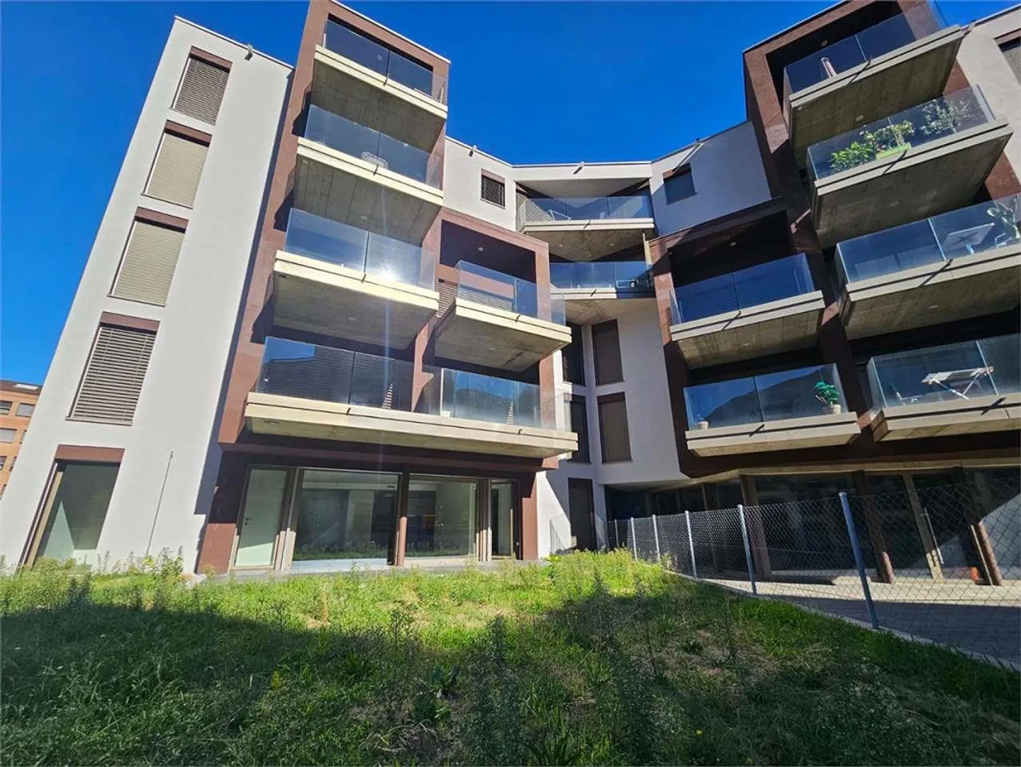Appartement récent de 4.5 pièces avec jardin à Giubiasco - Photo 2 sur 13