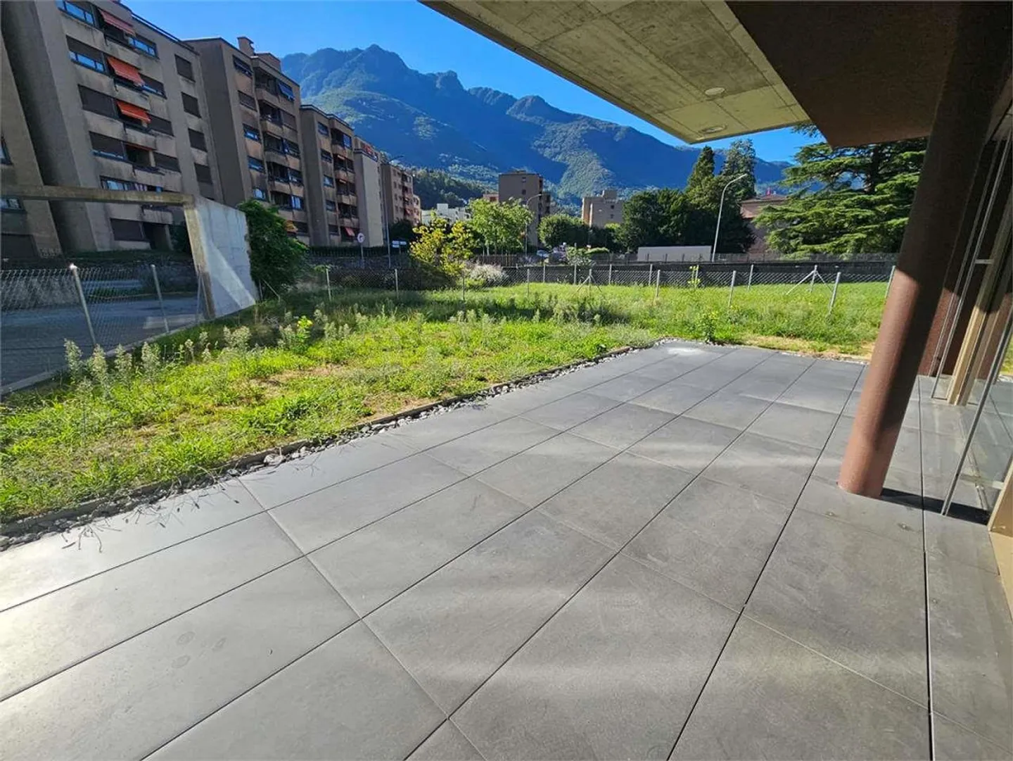 Appartement récent de 4.5 pièces avec jardin à Giubiasco - Photo 4 sur 13