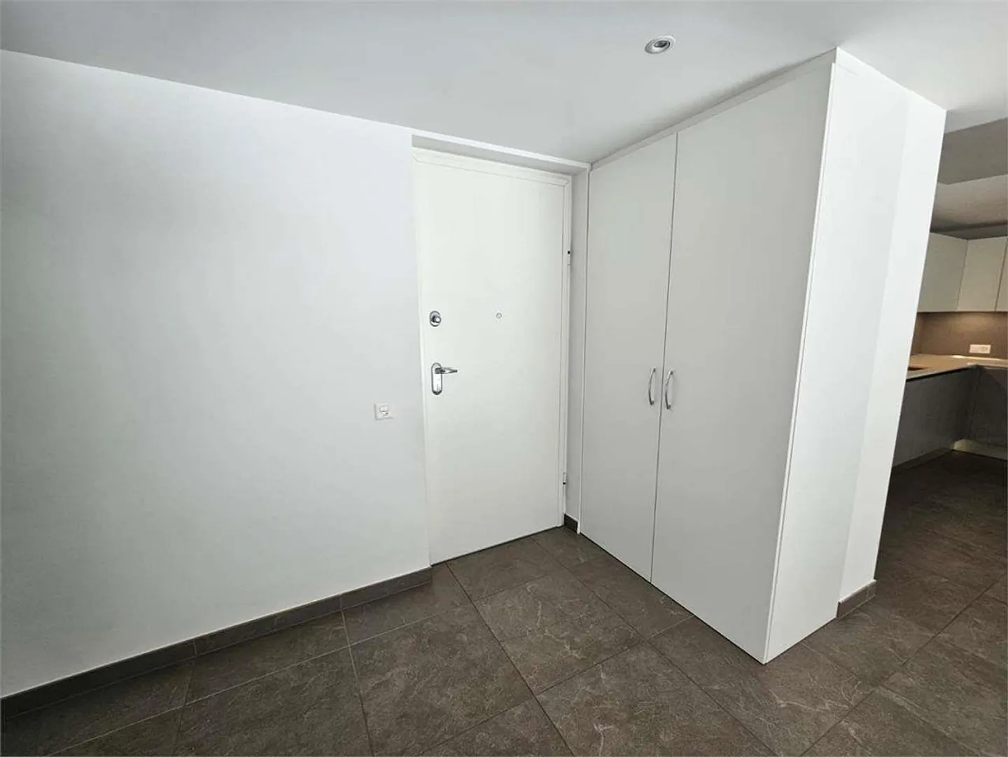 Appartement récent de 4.5 pièces avec jardin à Giubiasco - Photo 11 sur 13