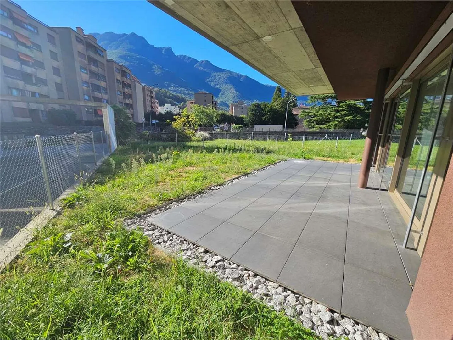 Appartement récent de 4.5 pièces avec jardin à Giubiasco - Photo 5 sur 13