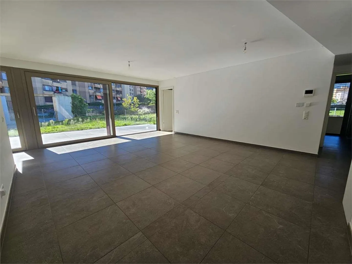 Appartement récent de 4.5 pièces avec jardin à Giubiasco - Photo 6 sur 13